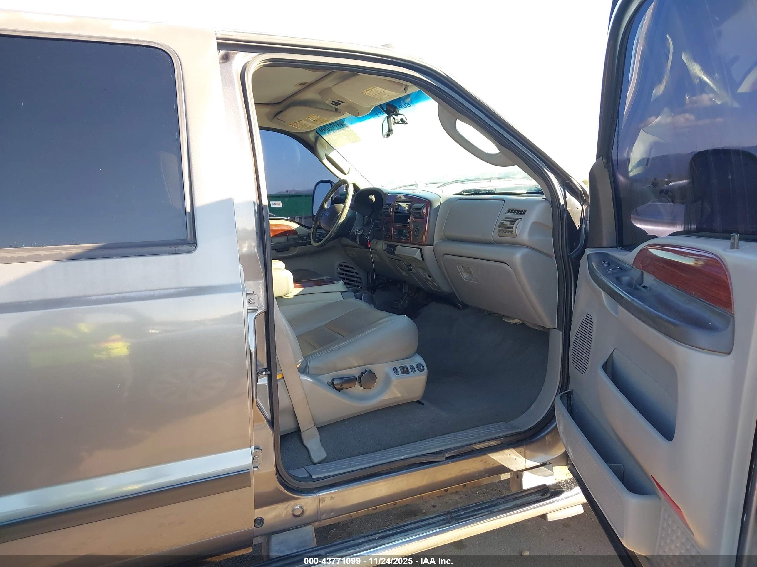 FORD F-350 image 8
