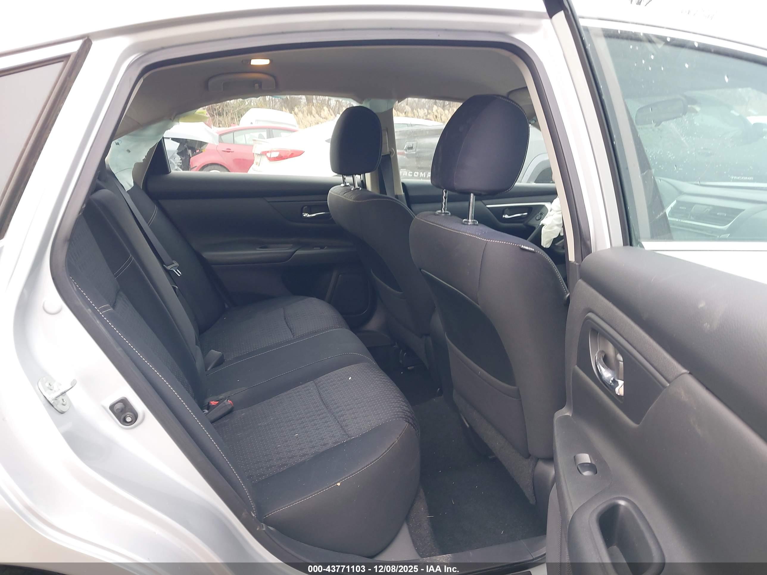 NISSAN ALTIMA image 8