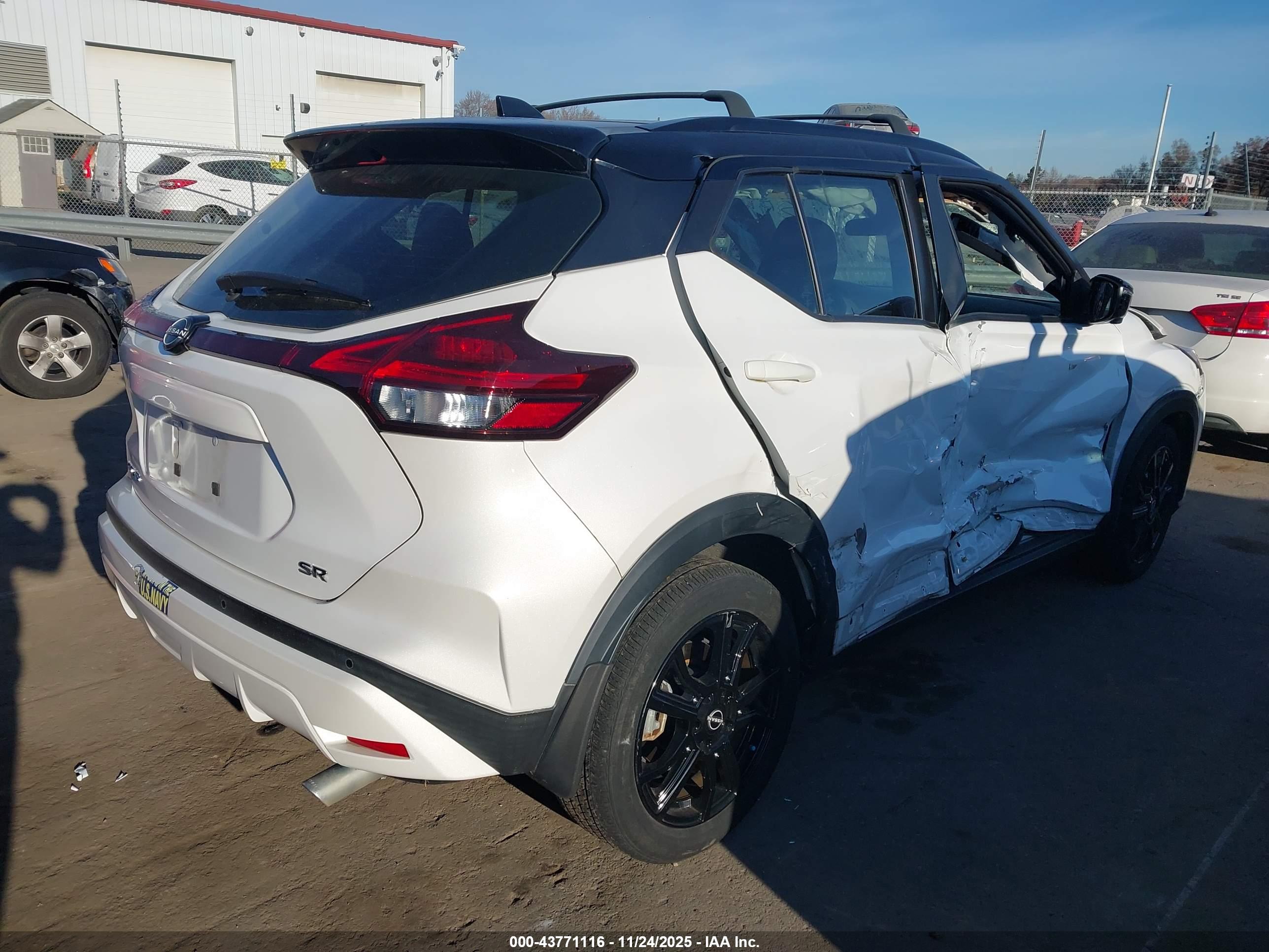 NISSAN KICKS image 4