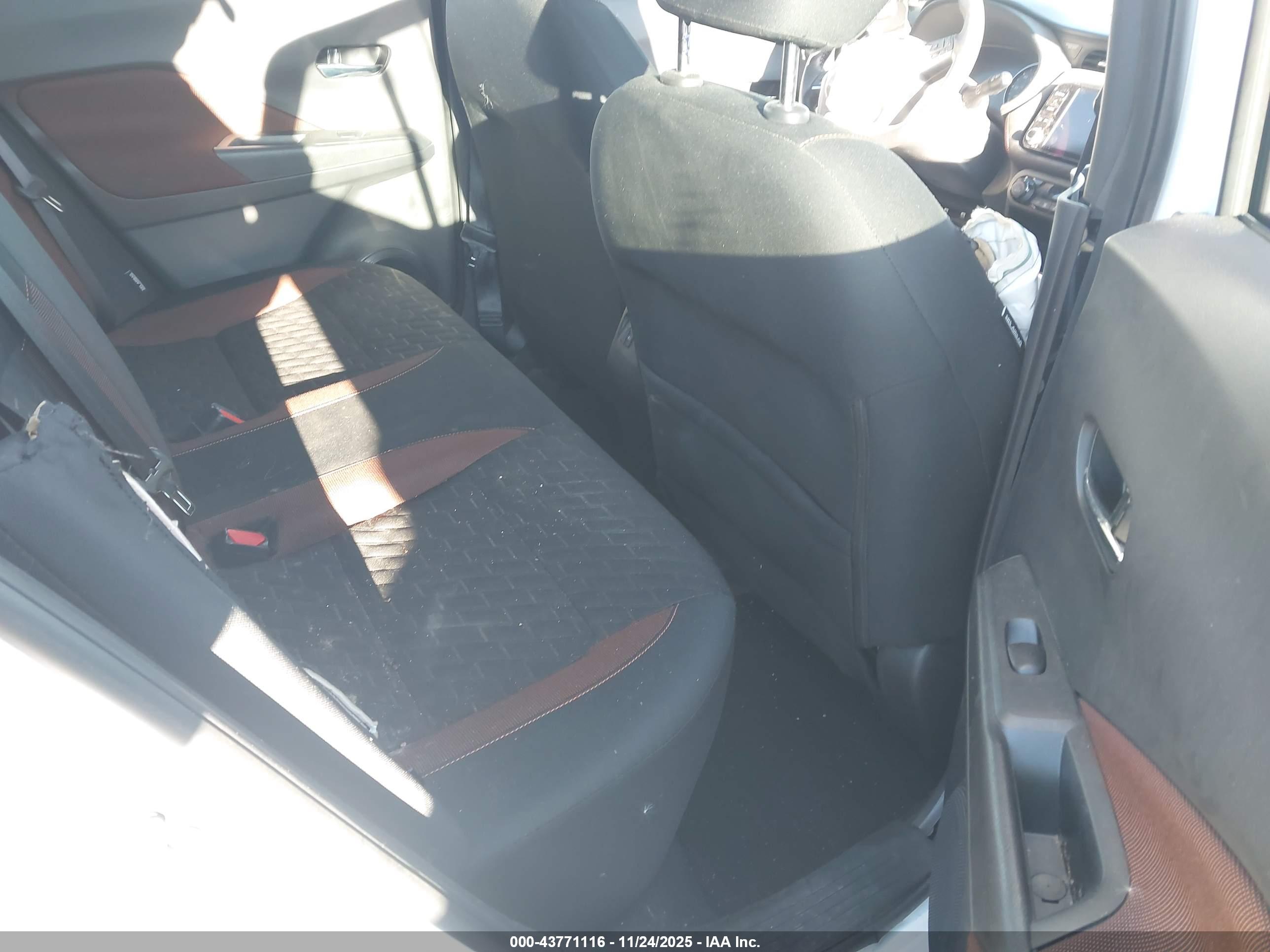 NISSAN KICKS image 8