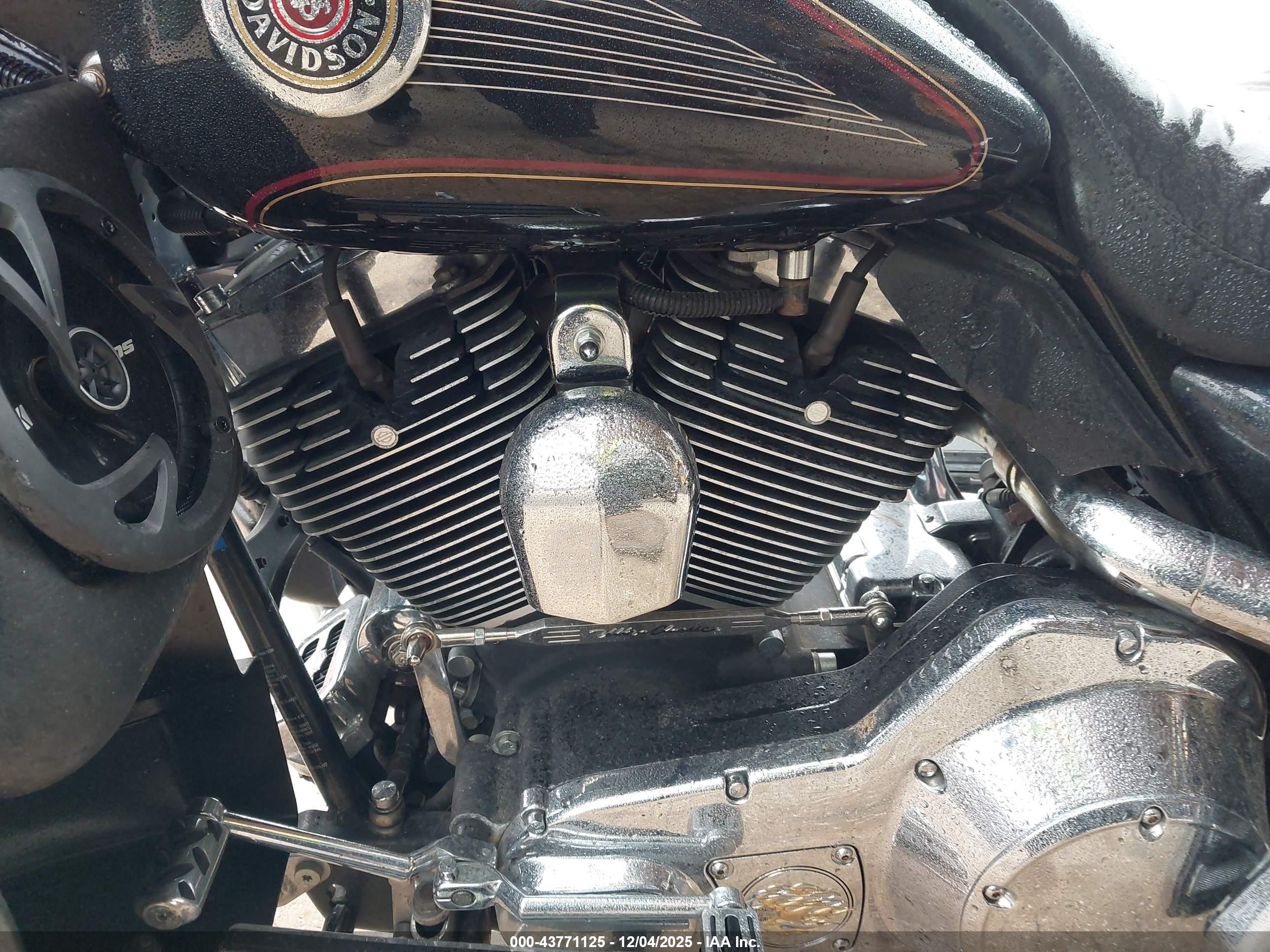 HARLEY-DAVIDSON FLHTCUI image 9
