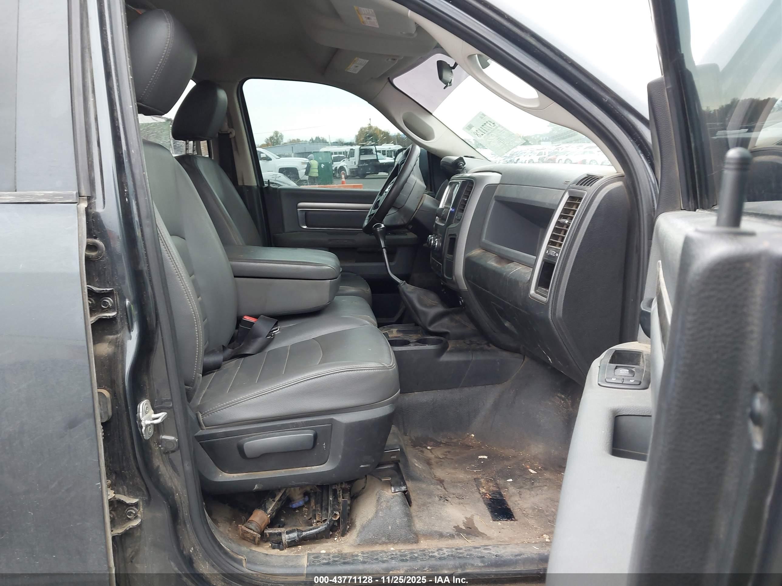 RAM 3500 image 8