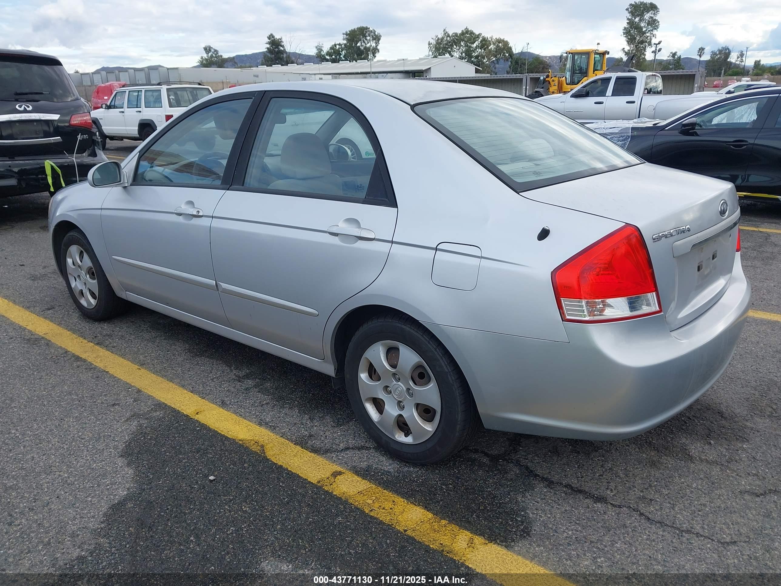 KIA SPECTRA image 3