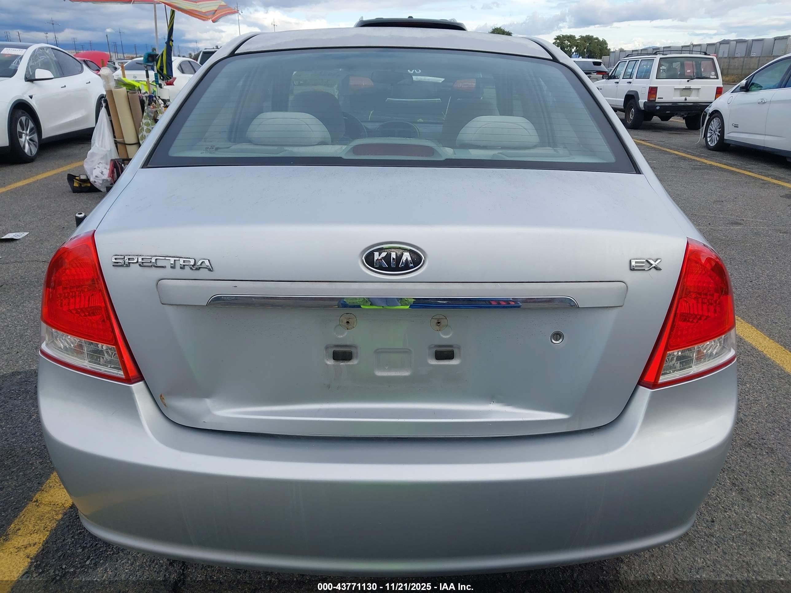 KIA SPECTRA image 6