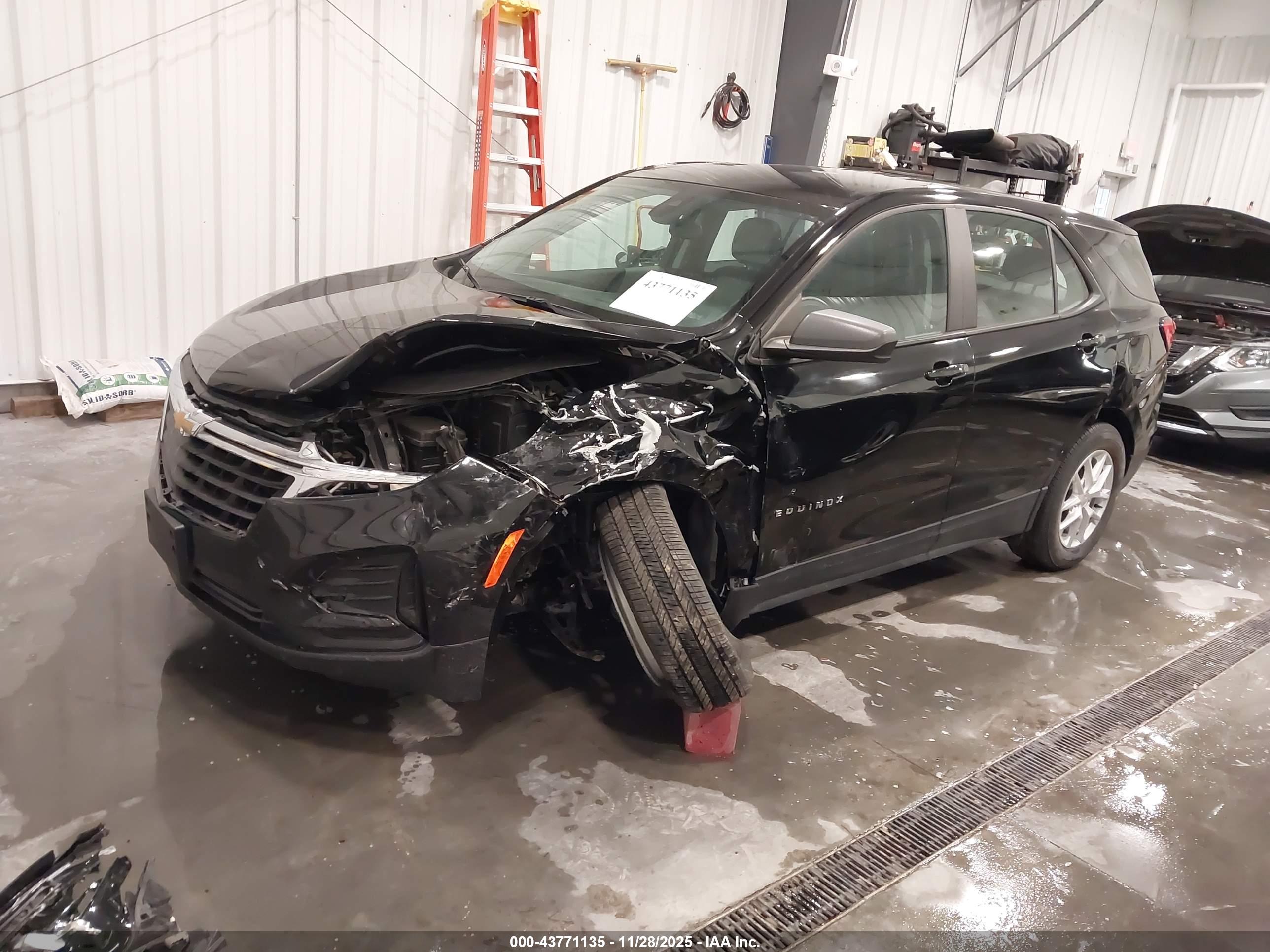 CHEVROLET EQUINOX image 2