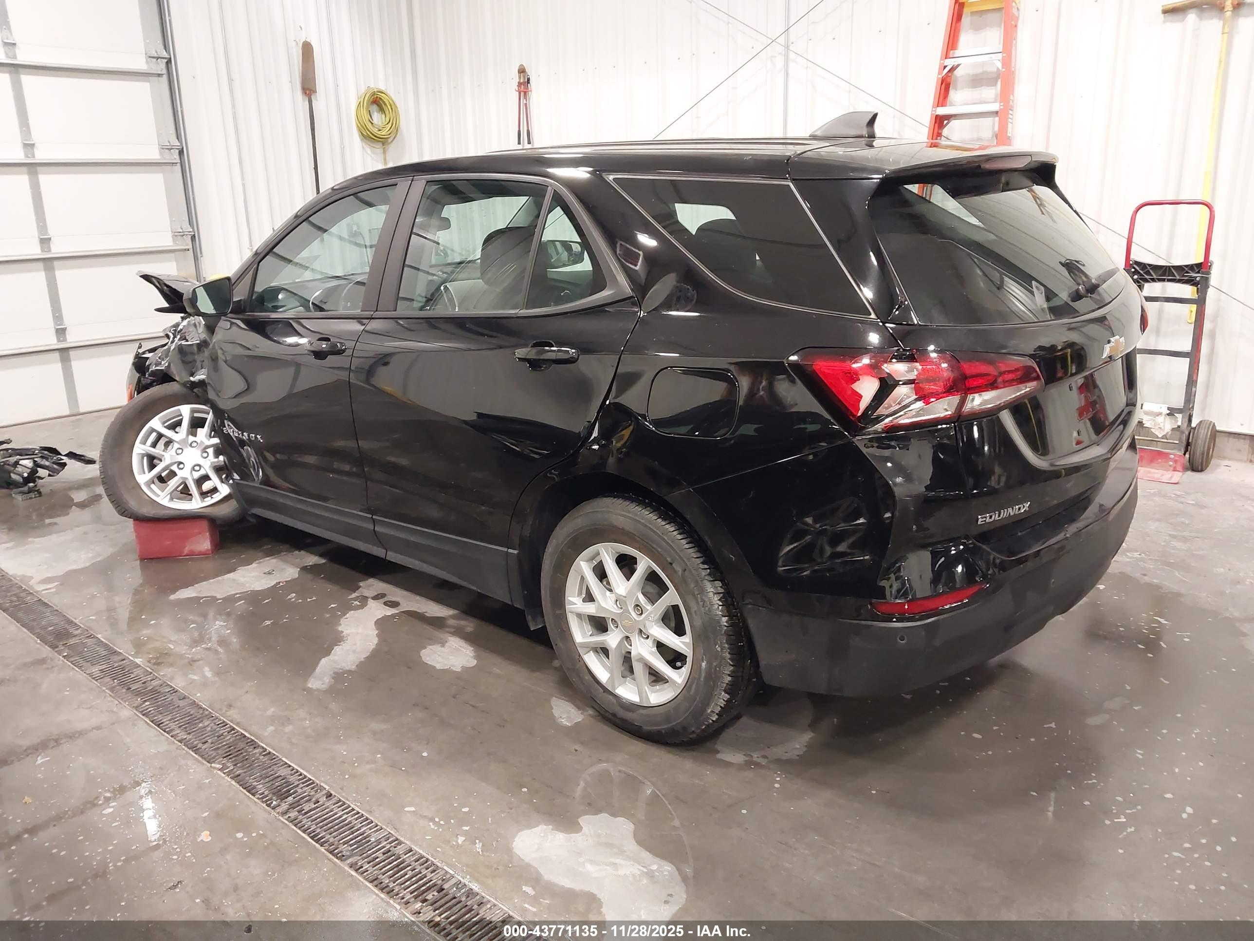 CHEVROLET EQUINOX image 3