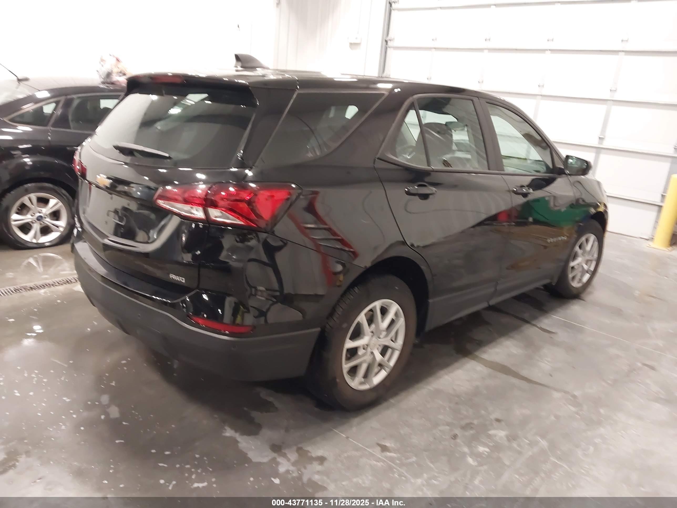 CHEVROLET EQUINOX image 4