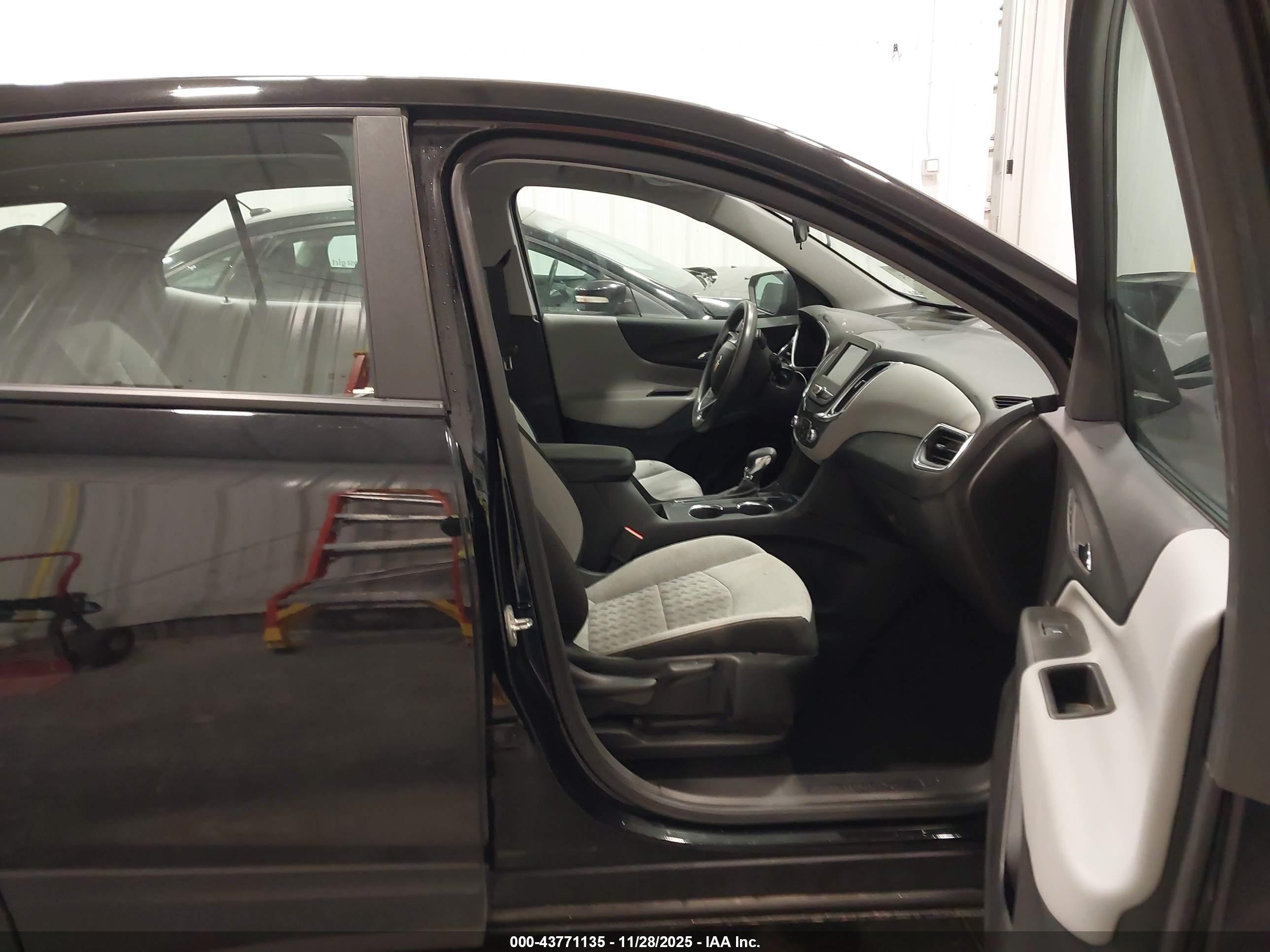 CHEVROLET EQUINOX image 5