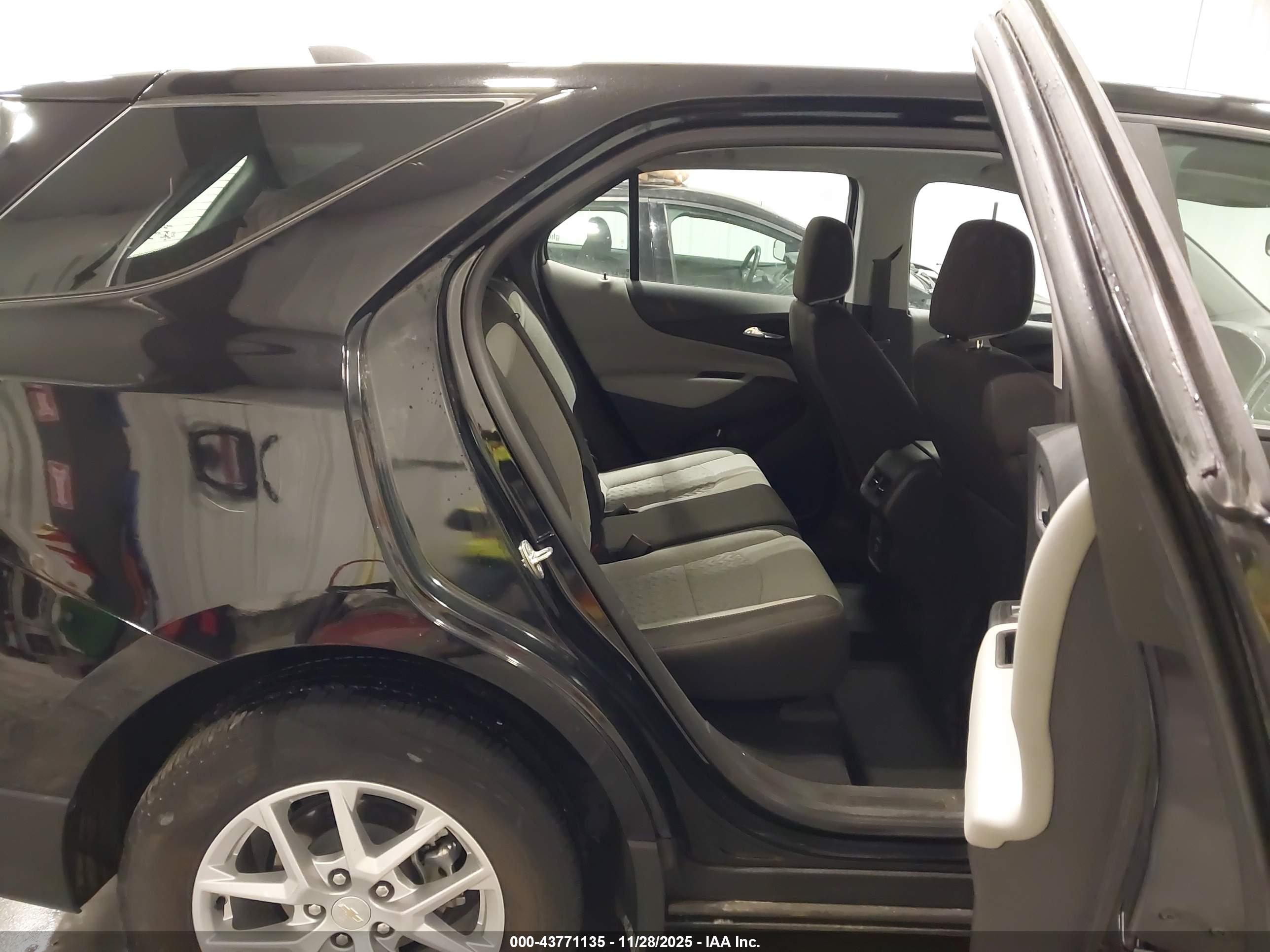 CHEVROLET EQUINOX image 8