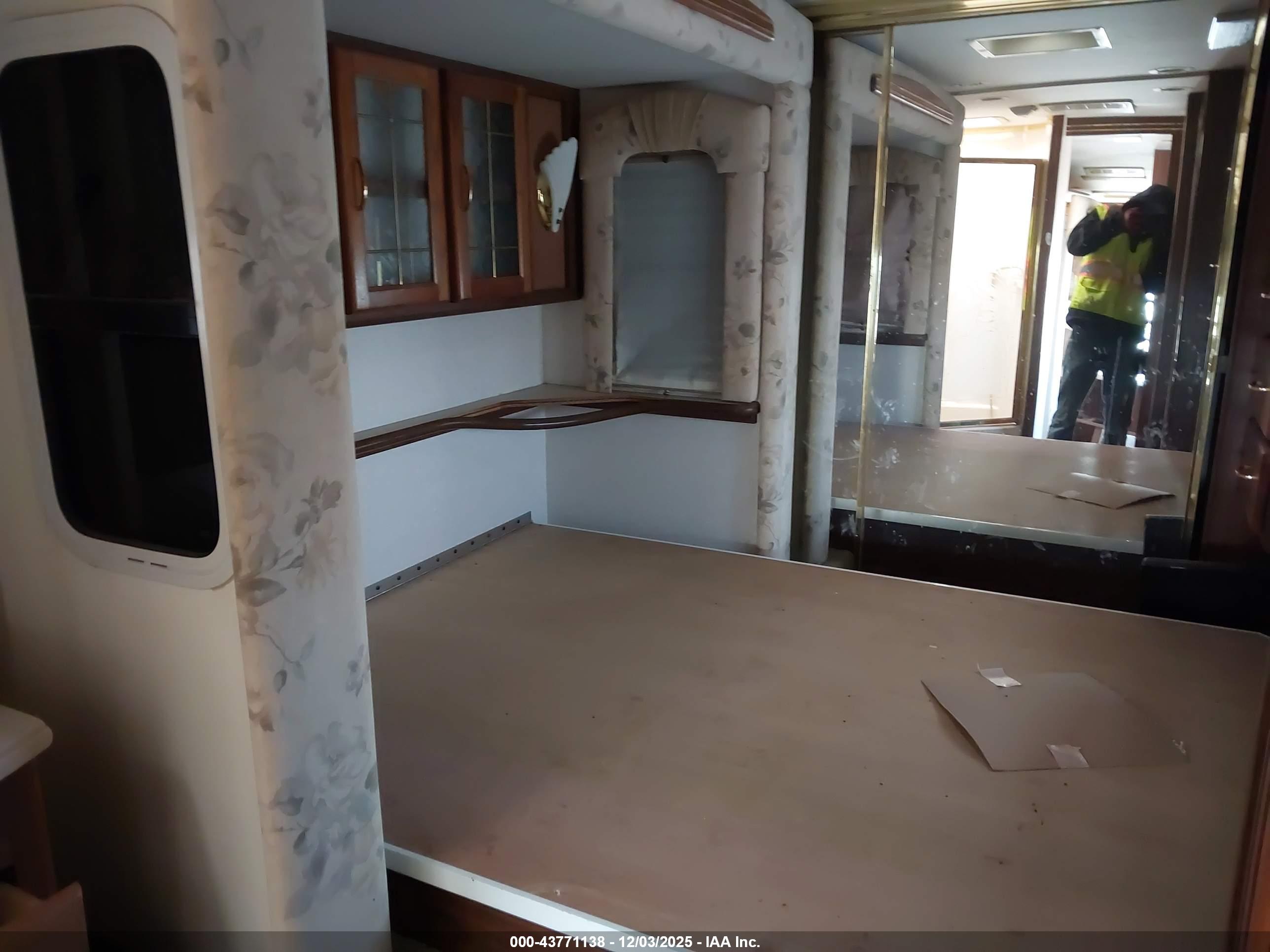 NATIONAL RV image 5