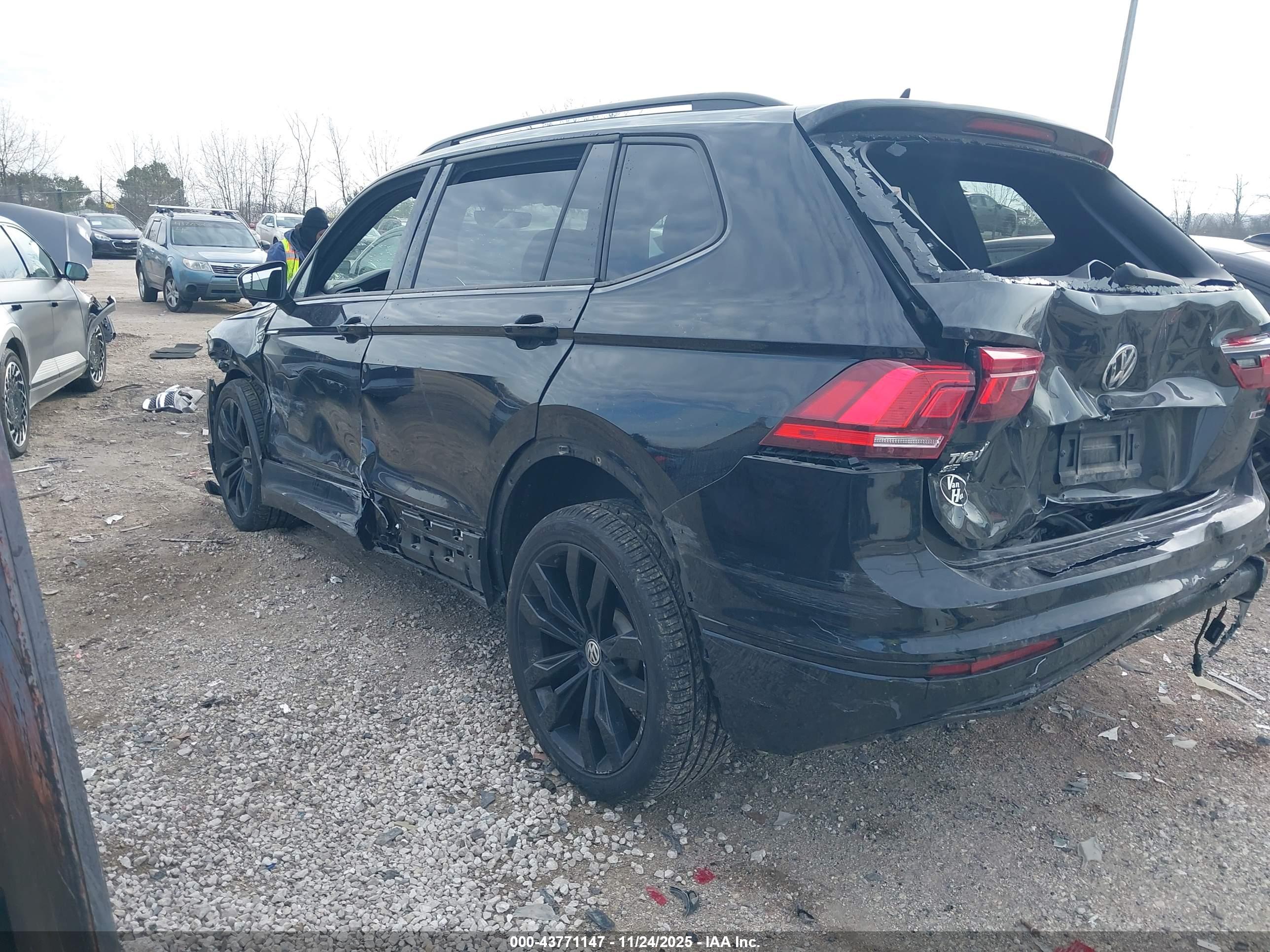 VOLKSWAGEN TIGUAN image 3