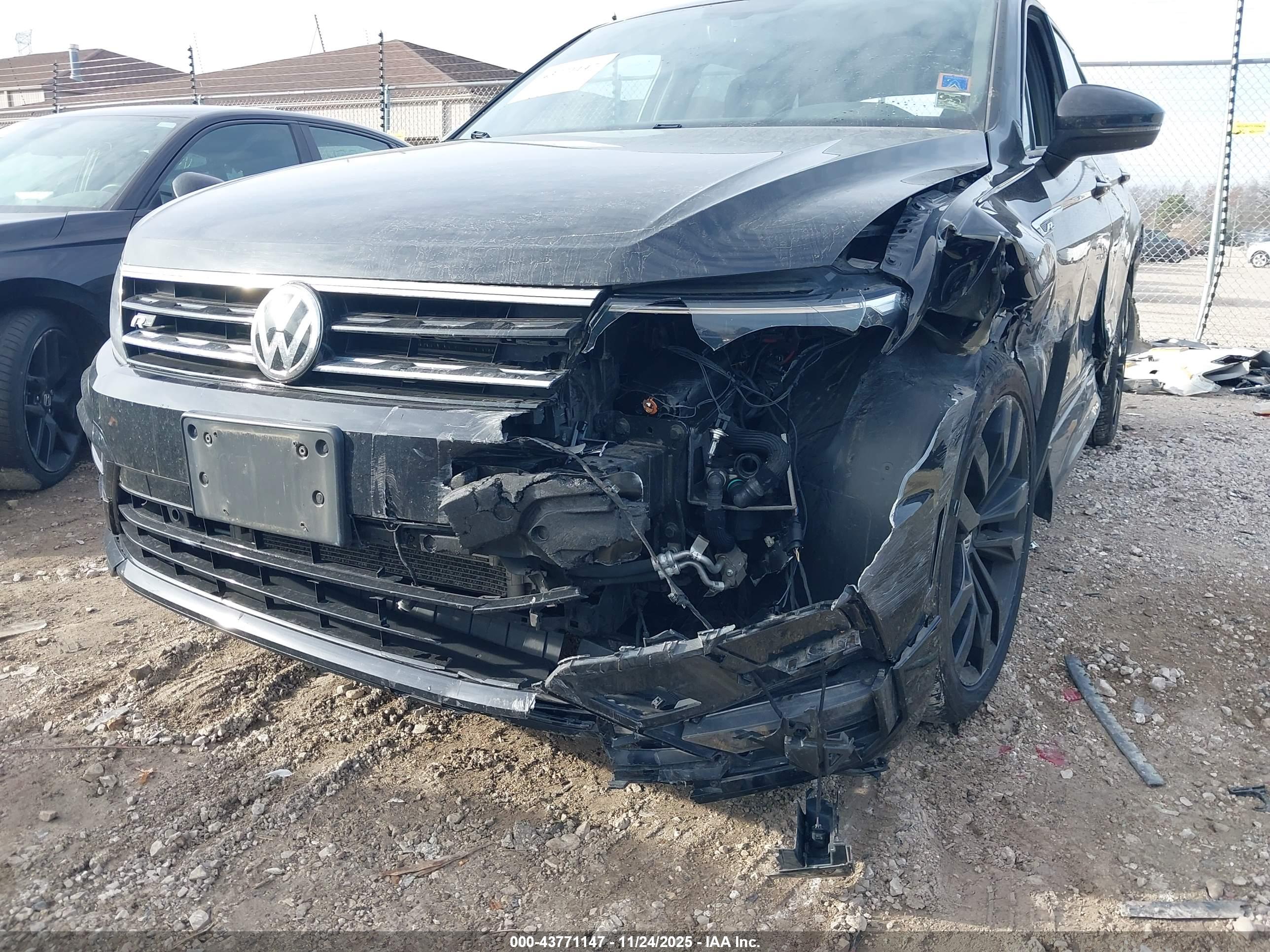 VOLKSWAGEN TIGUAN image 6