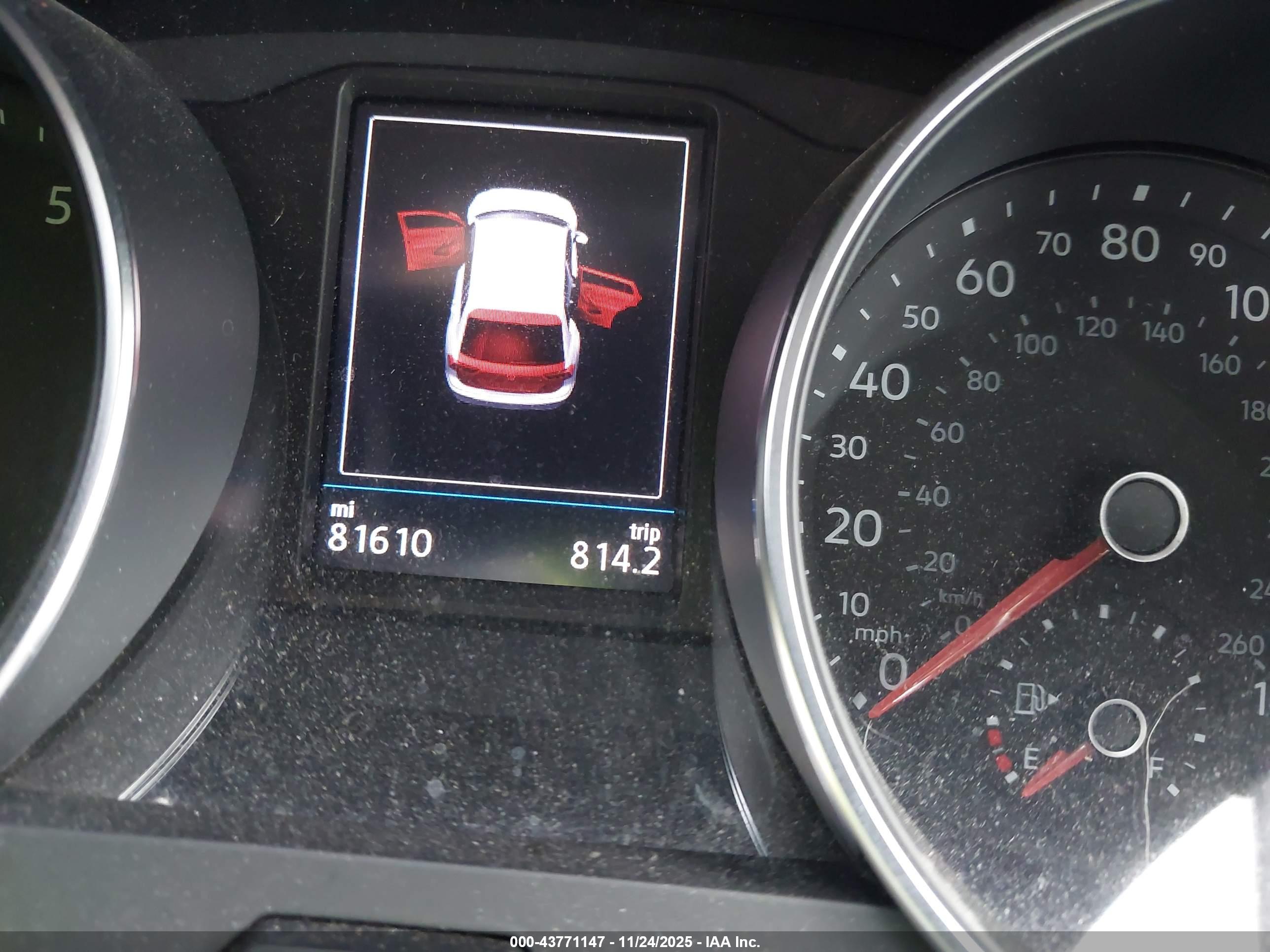 VOLKSWAGEN TIGUAN image 7
