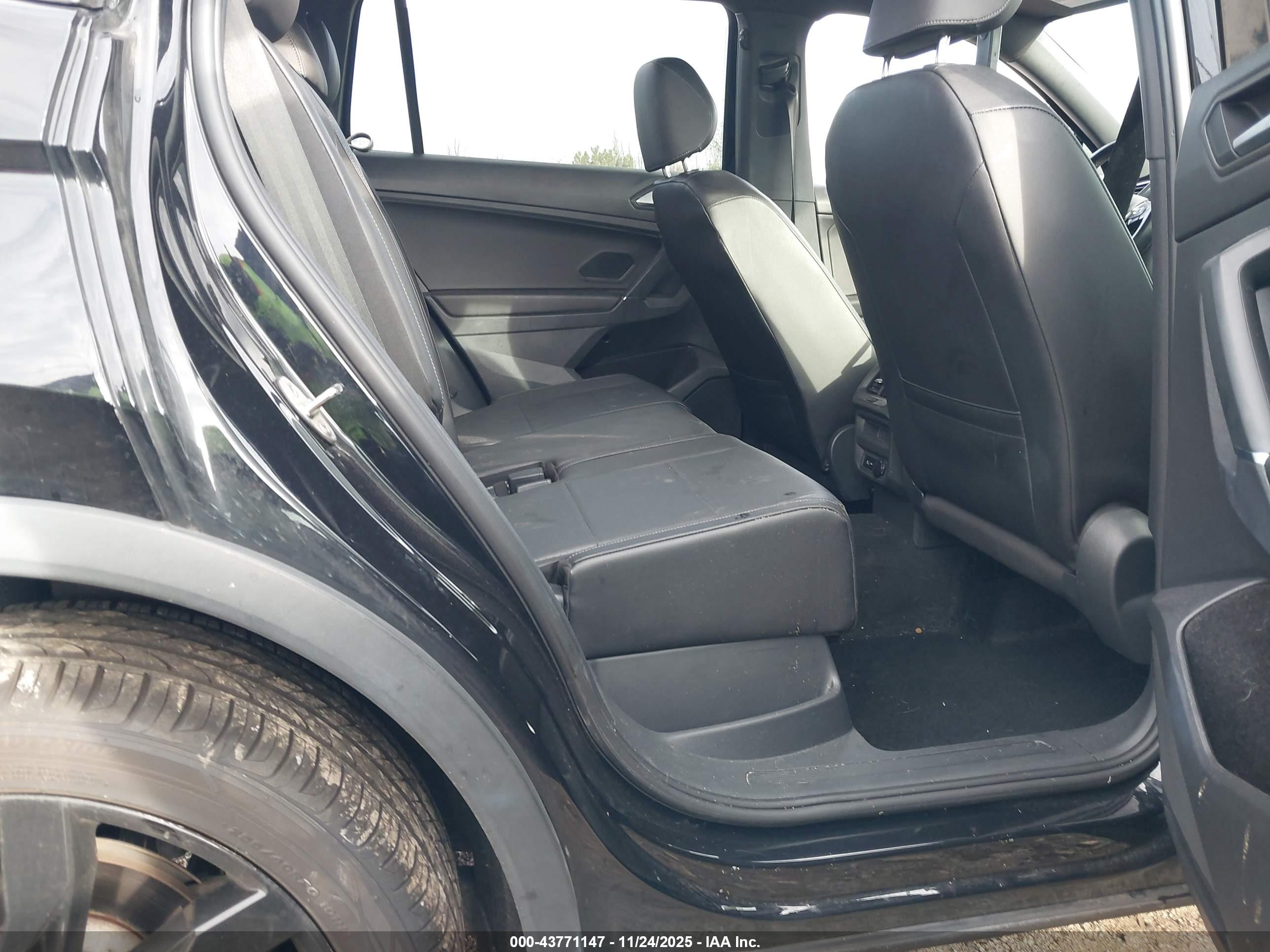VOLKSWAGEN TIGUAN image 8