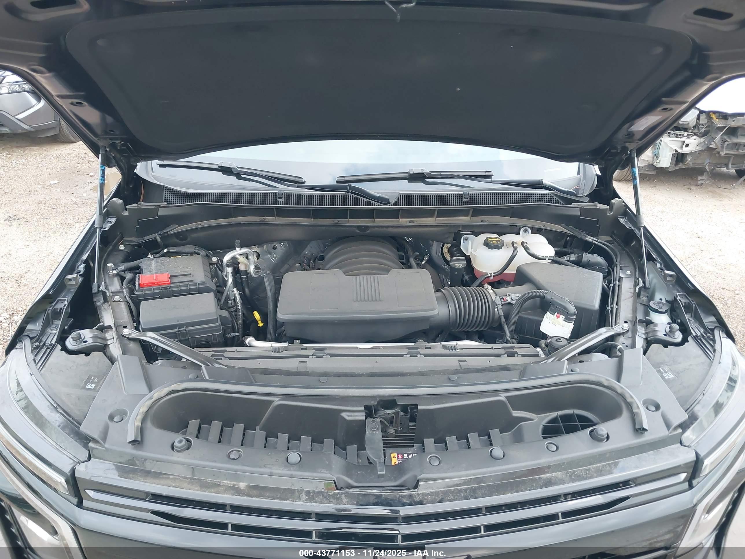 CHEVROLET SUBURBAN image 10