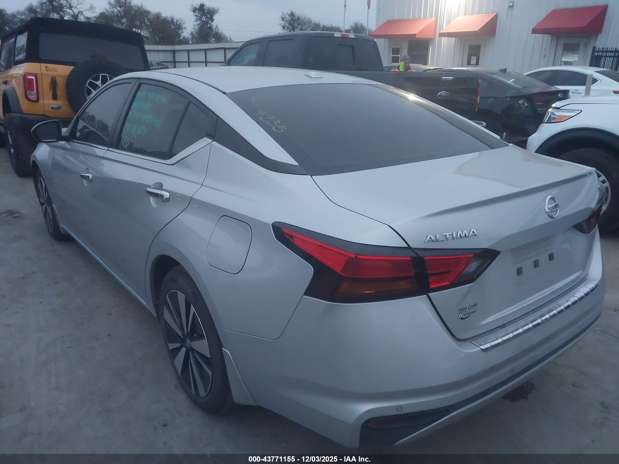 NISSAN ALTIMA image 3