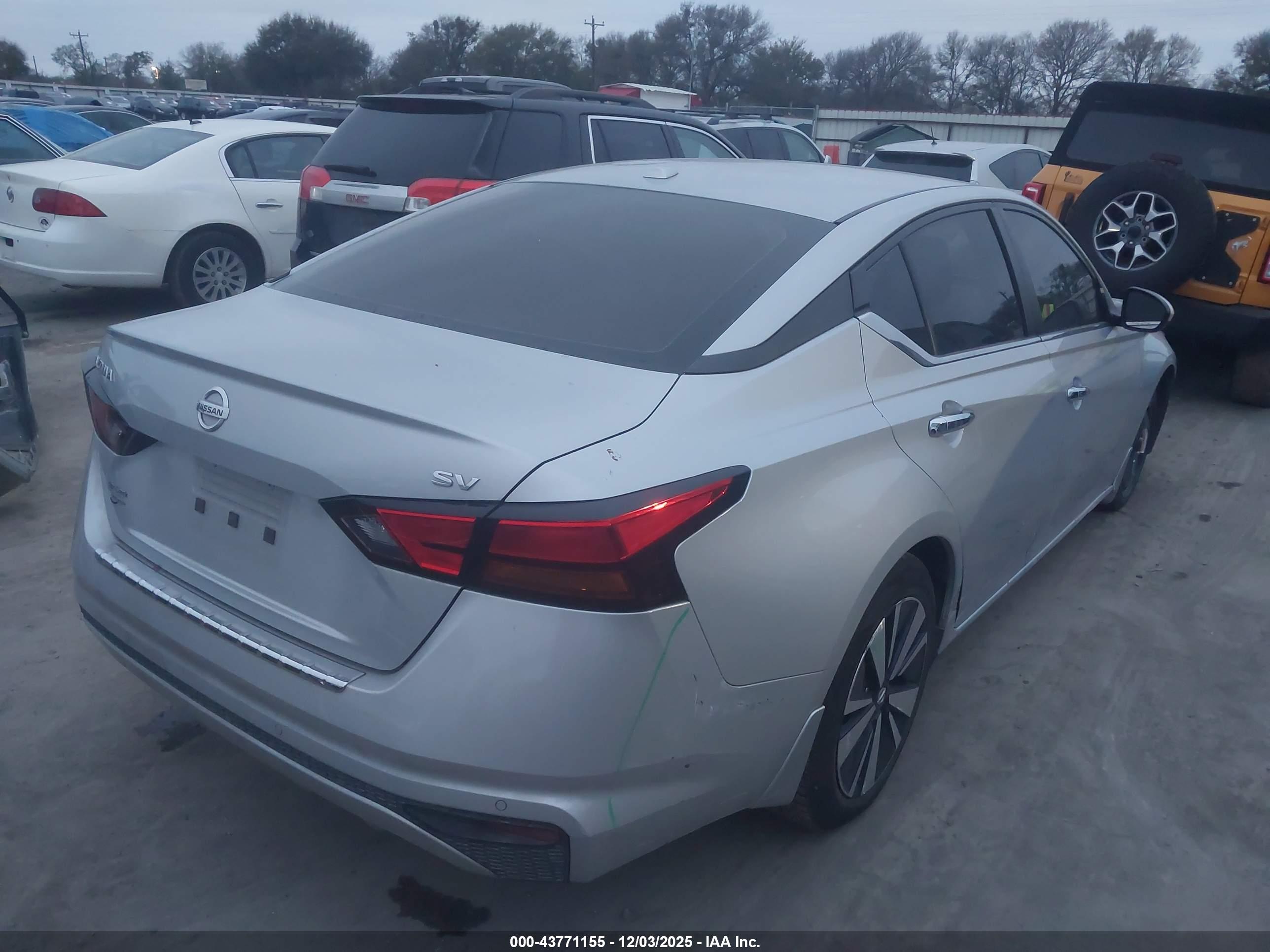 NISSAN ALTIMA image 4