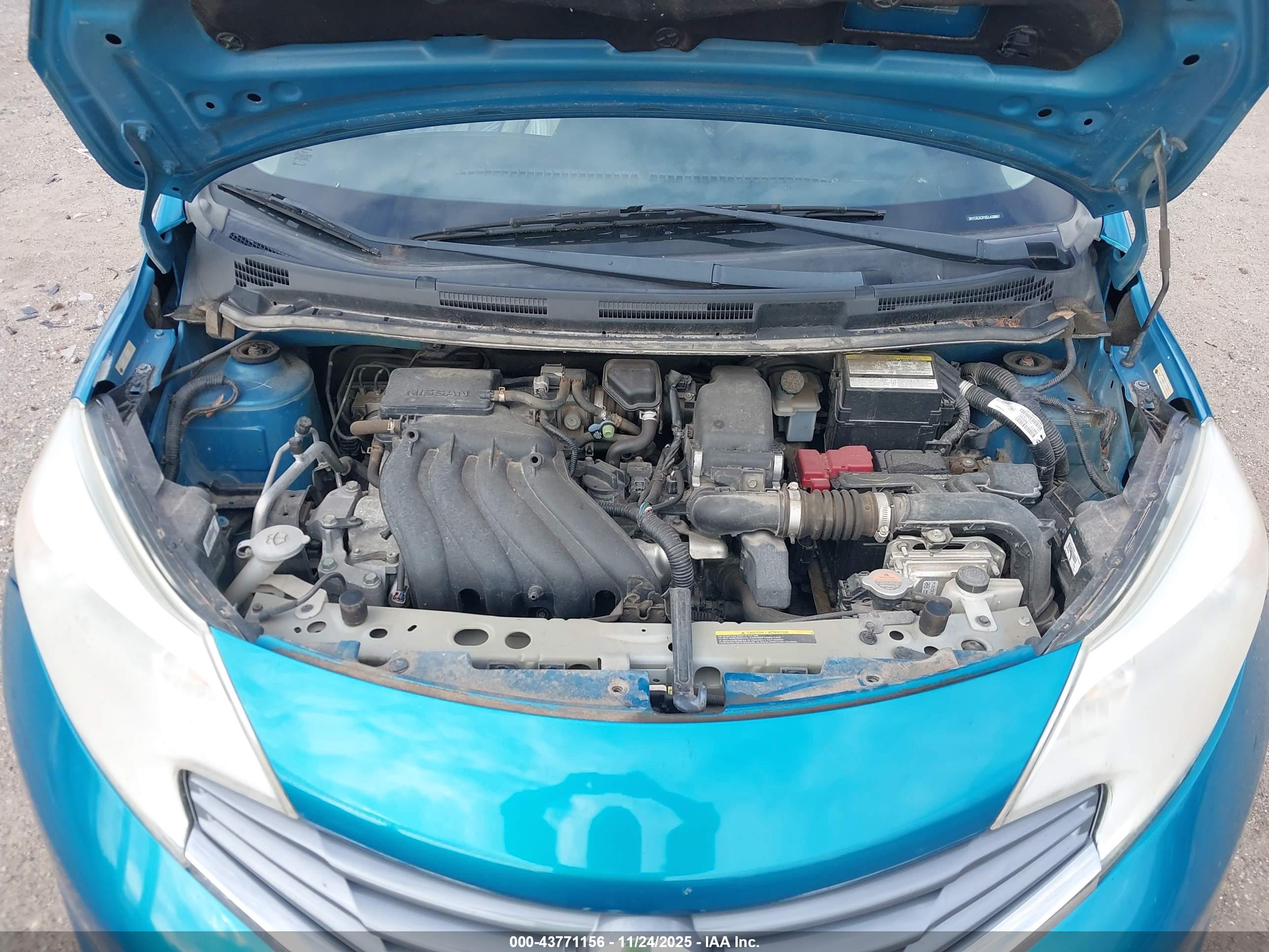 NISSAN VERSA image 10