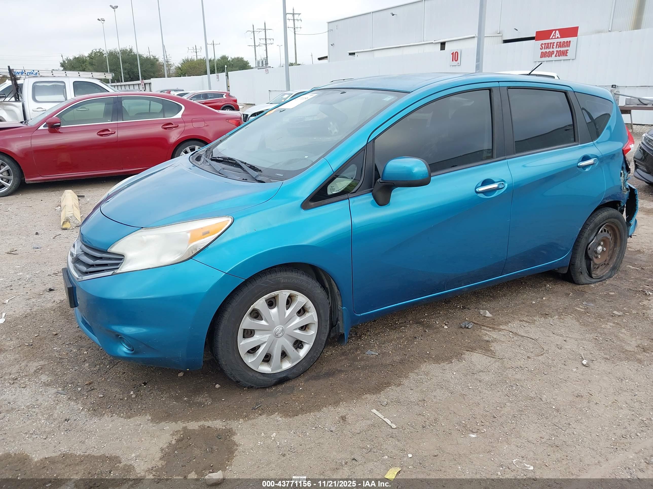 NISSAN VERSA image 2