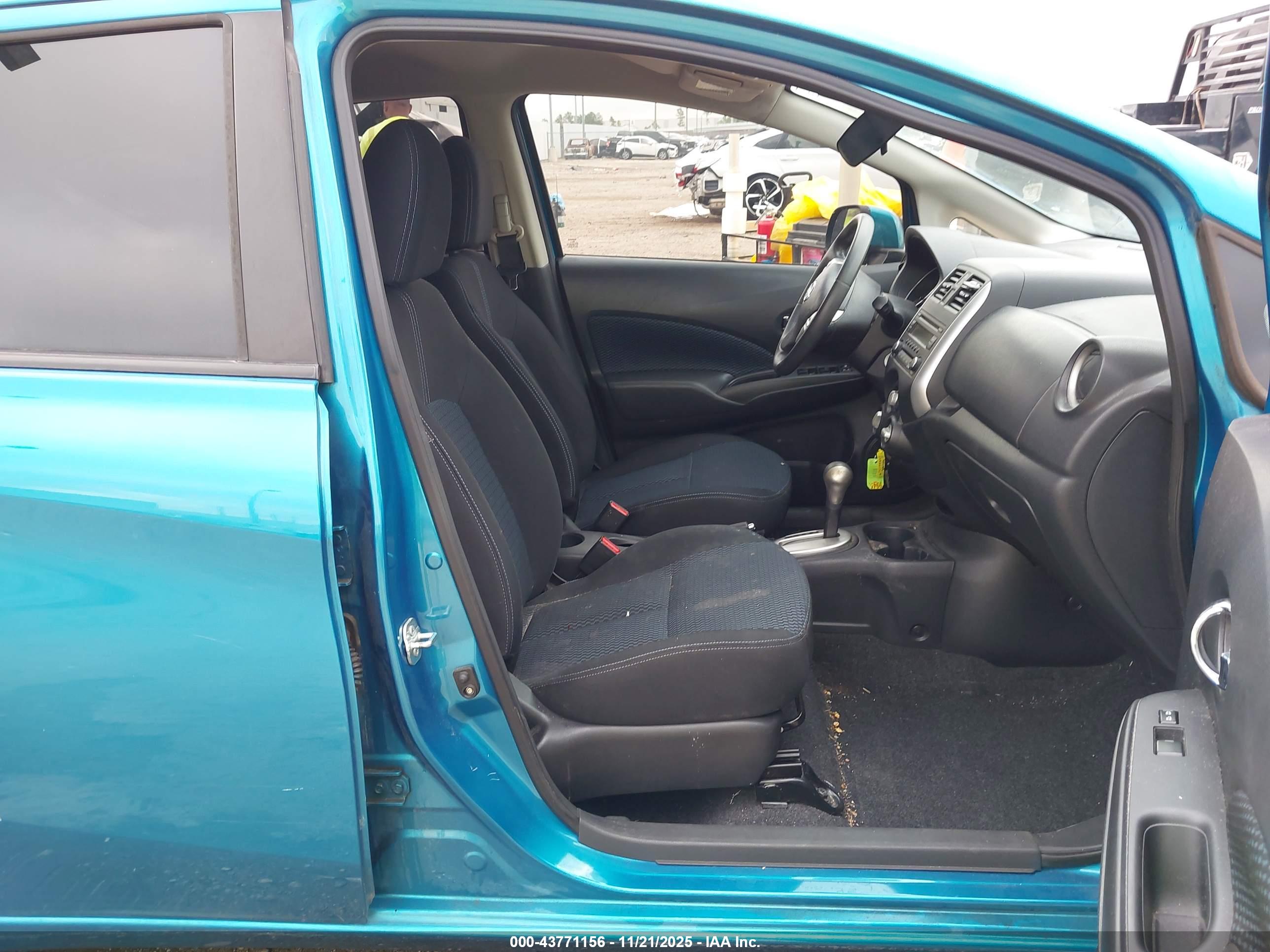 NISSAN VERSA image 5