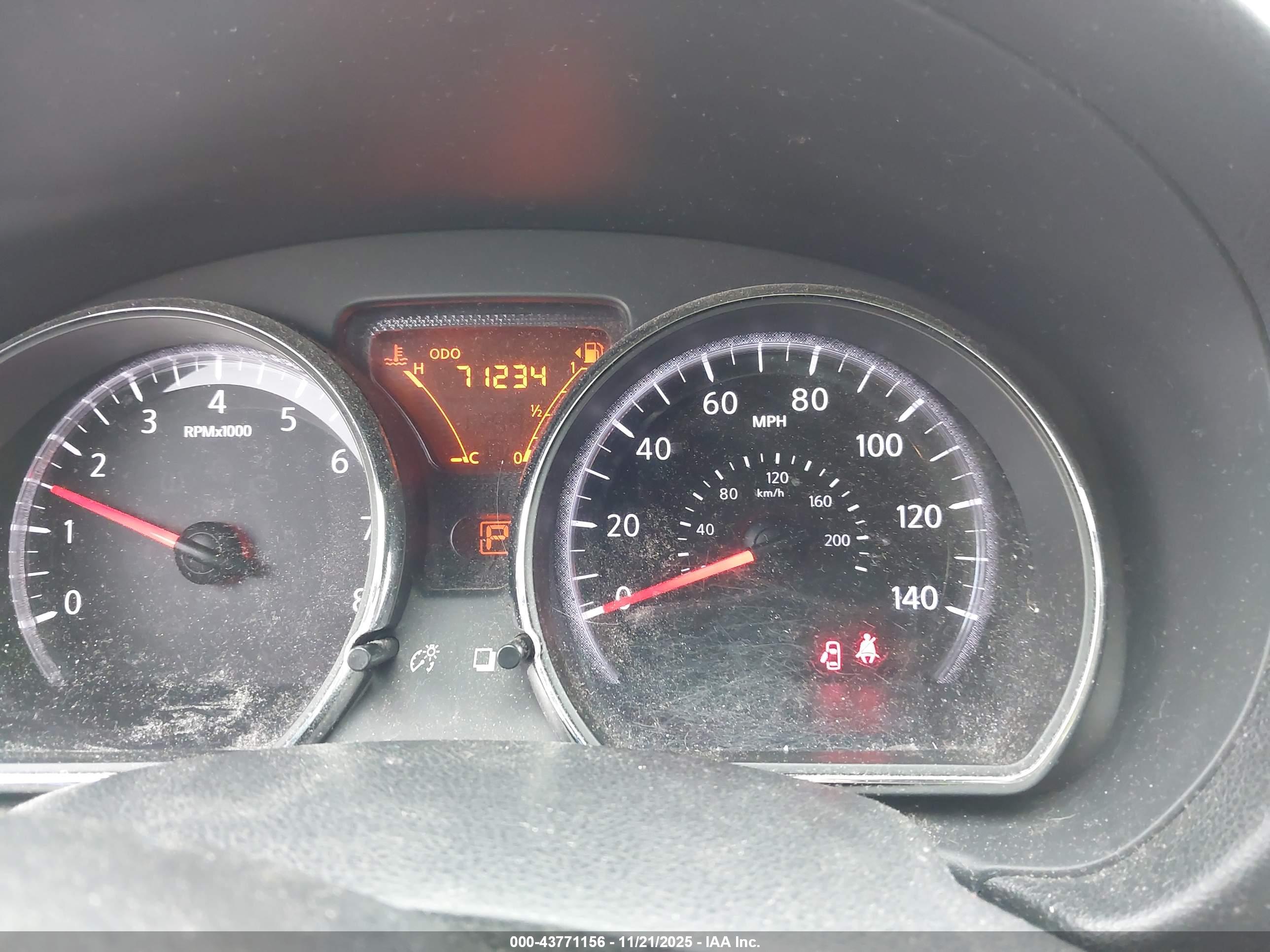 NISSAN VERSA image 7