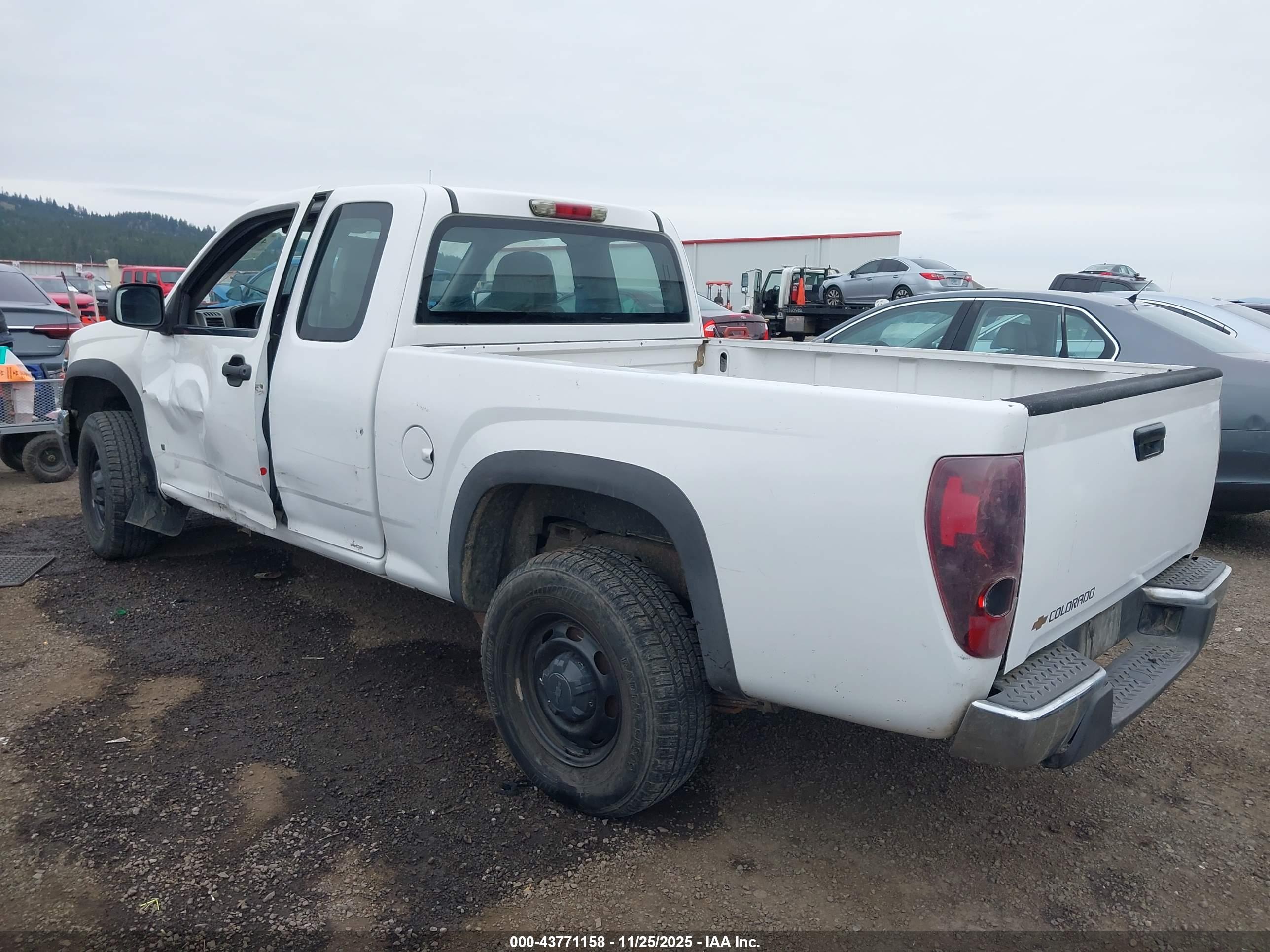 CHEVROLET COLORADO image 3