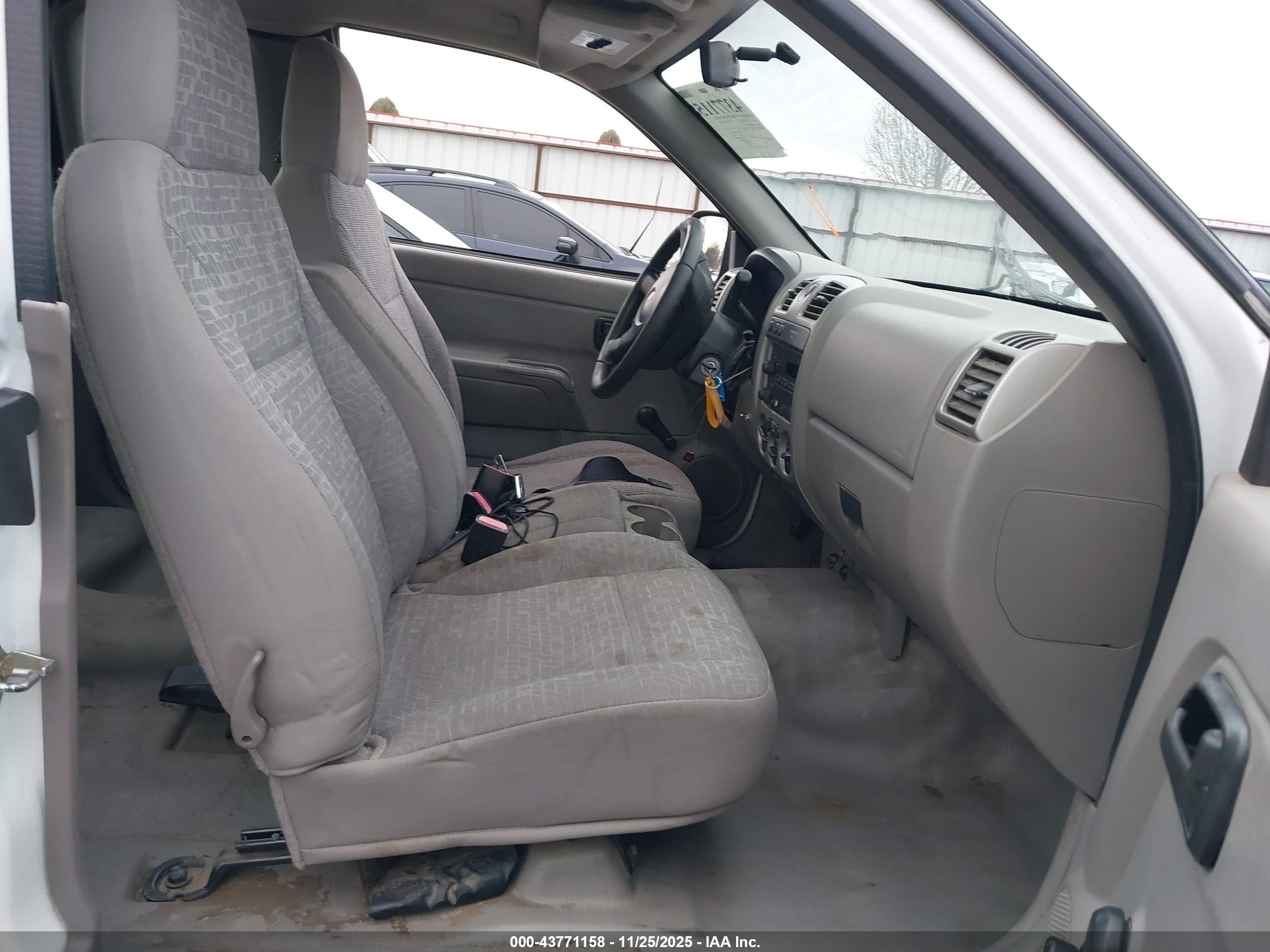 CHEVROLET COLORADO image 5