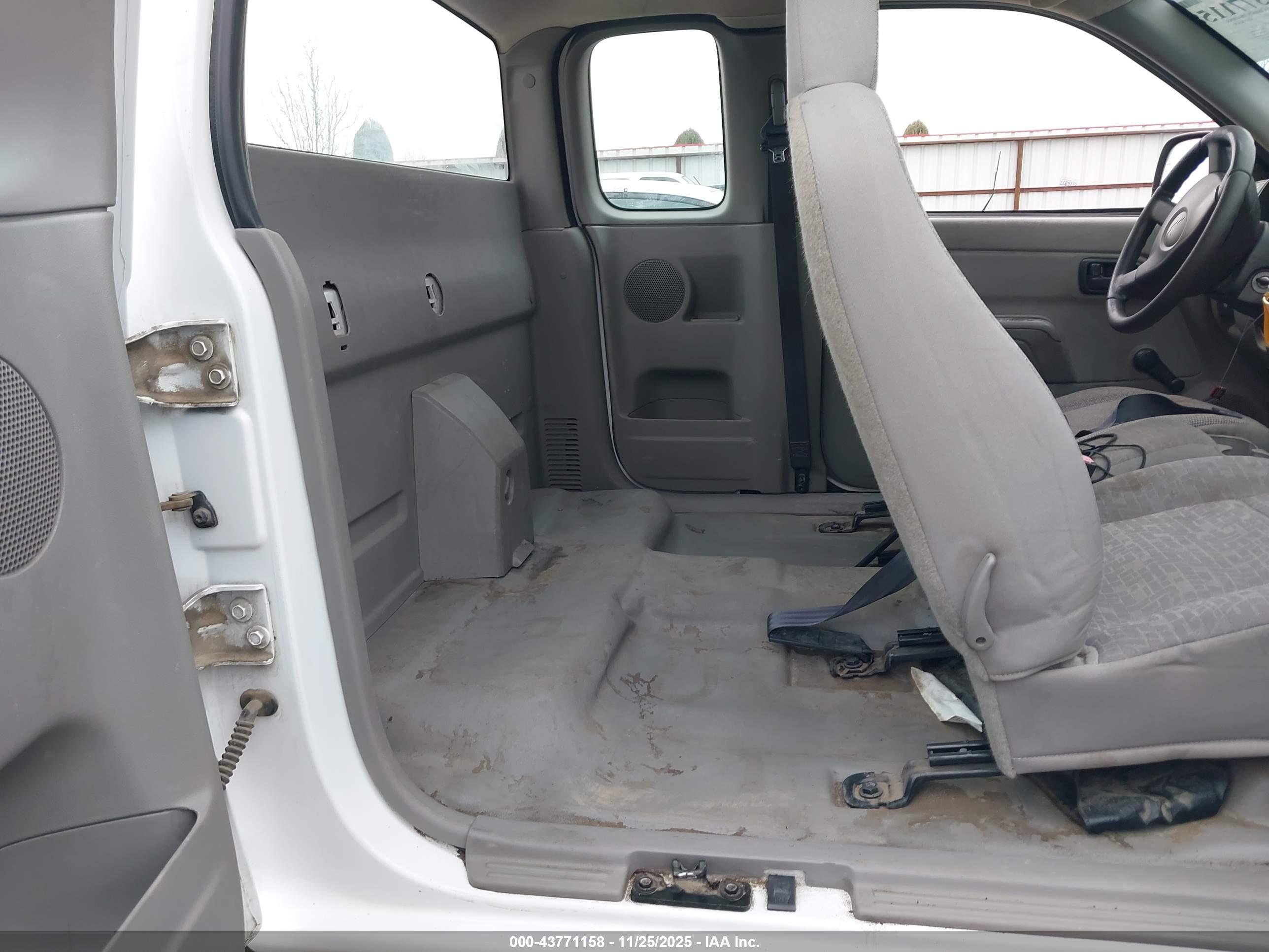 CHEVROLET COLORADO image 8