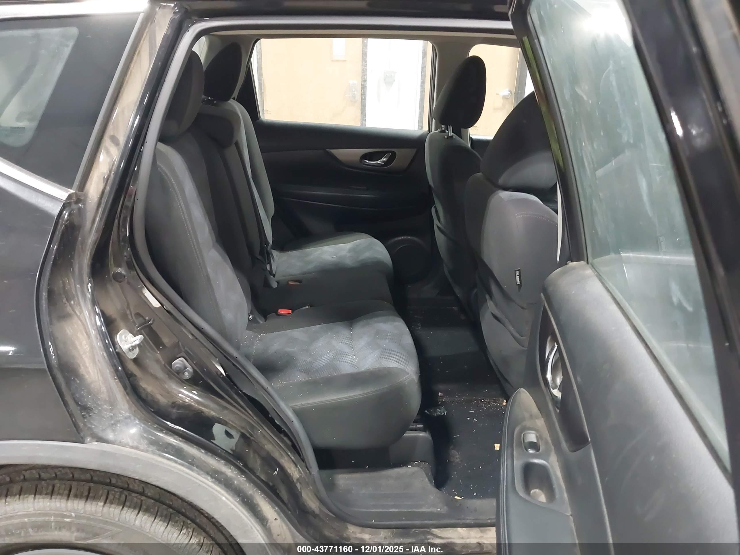 NISSAN ROGUE image 8