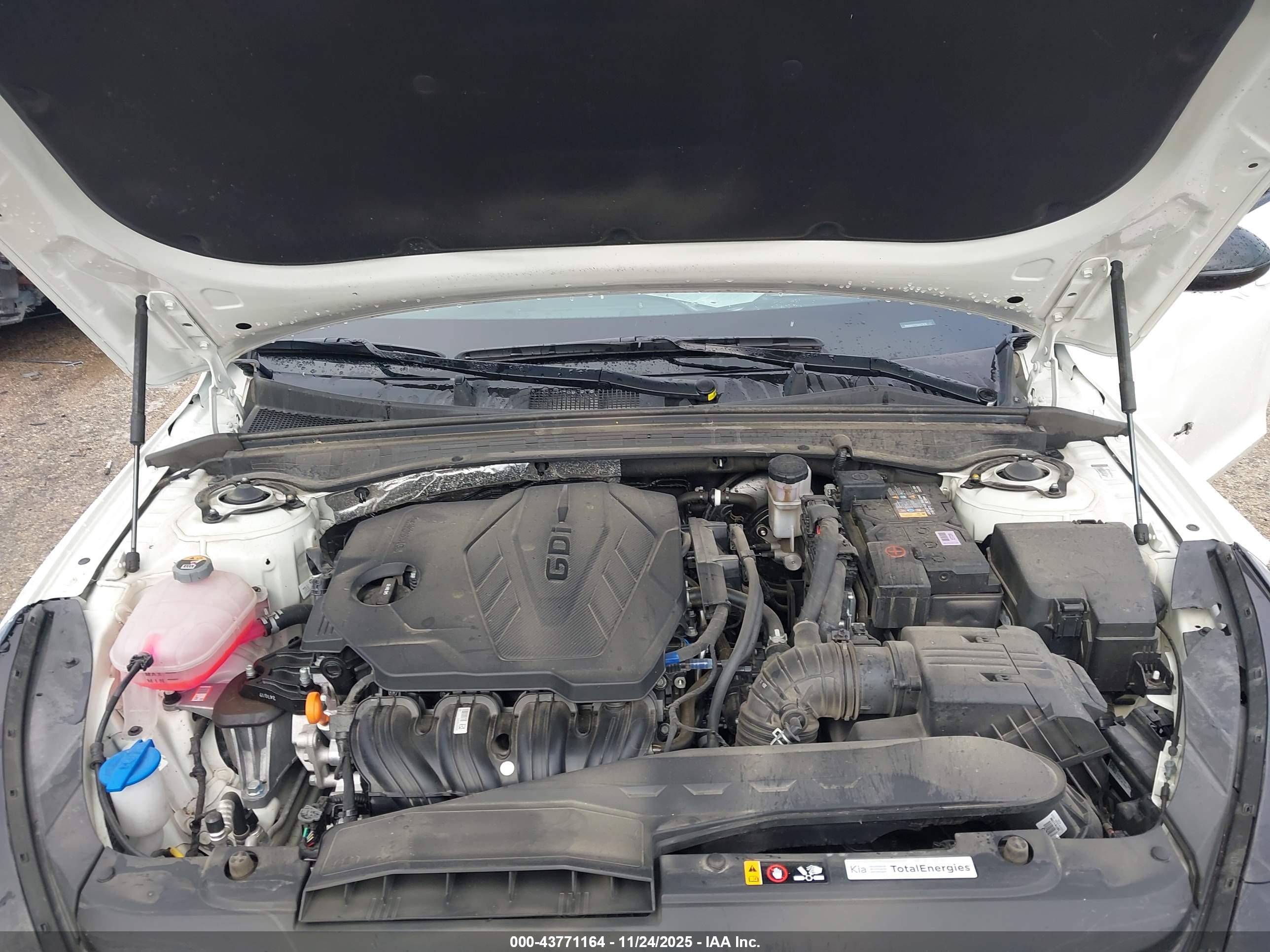KIA K5 image 10