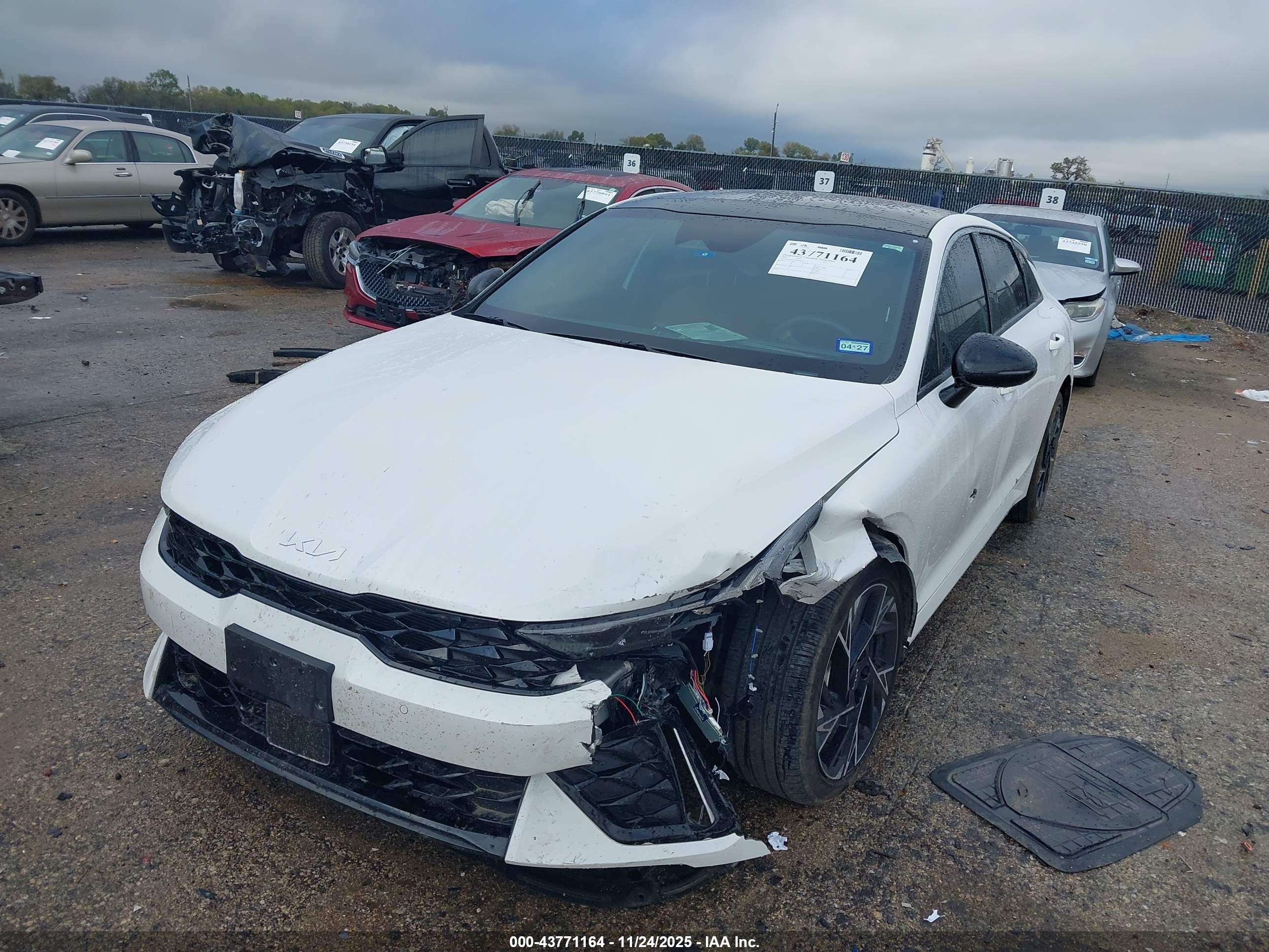 KIA K5 image 2