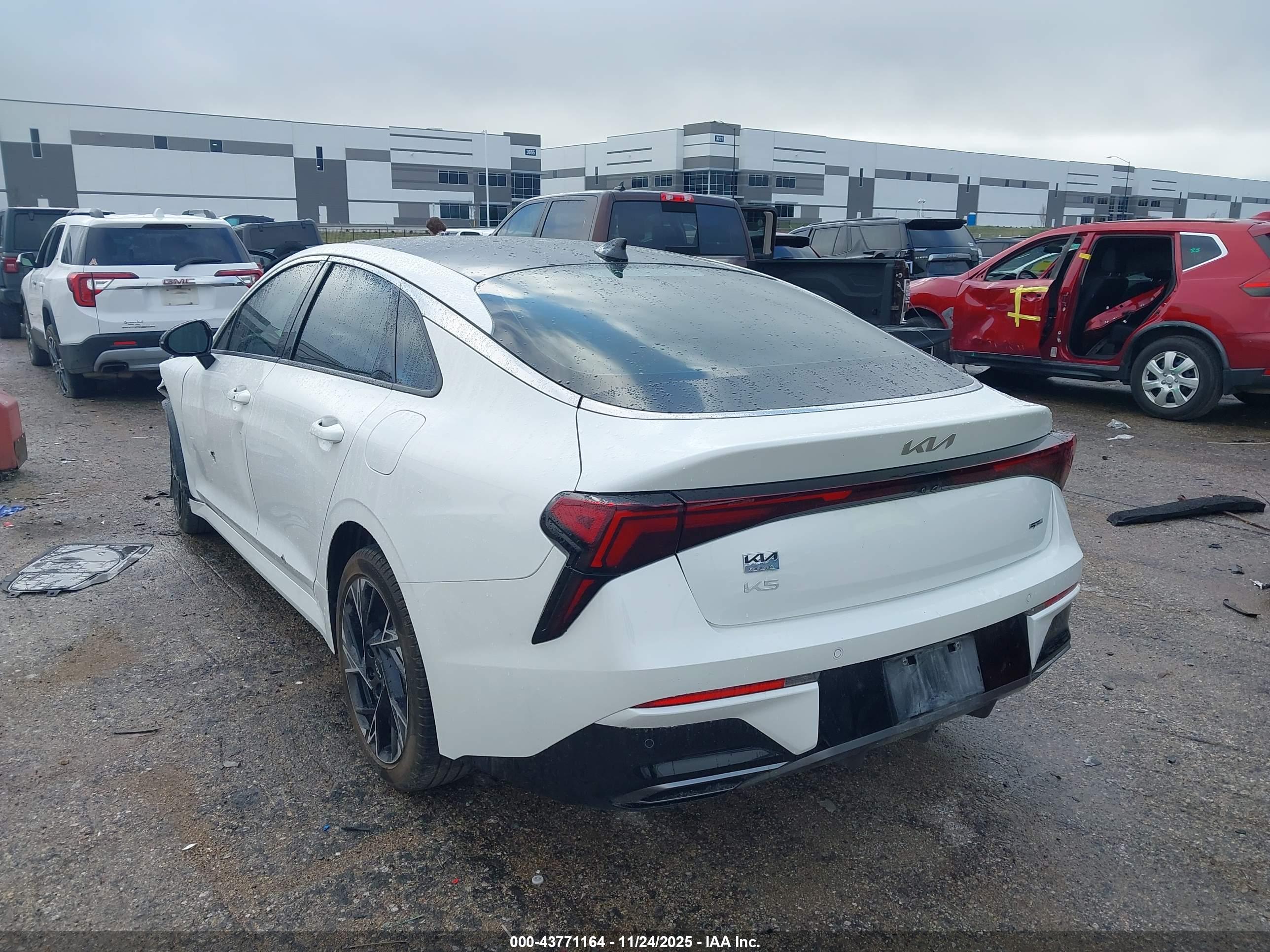 KIA K5 image 3