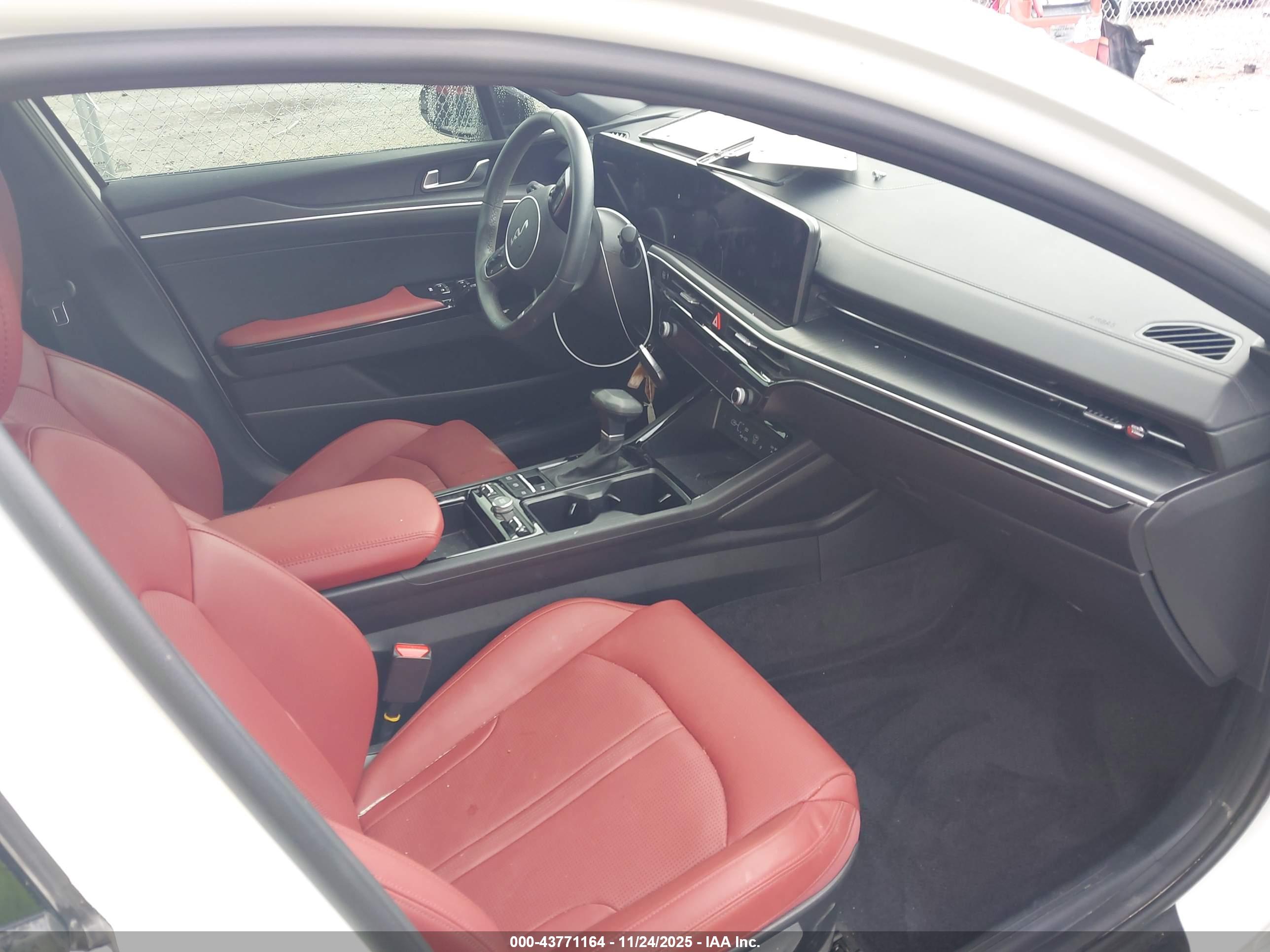KIA K5 image 5