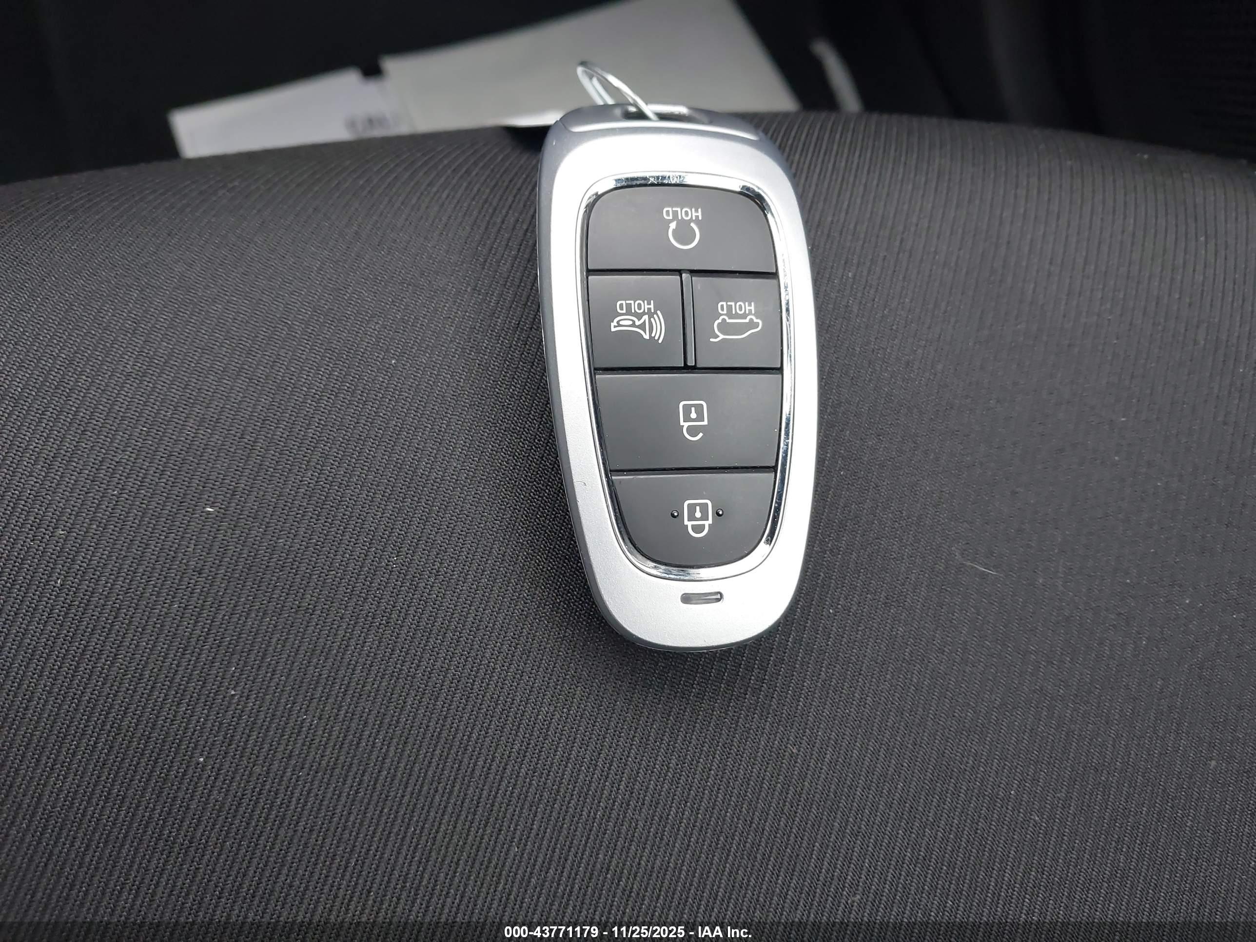 HYUNDAI TUCSON image 11