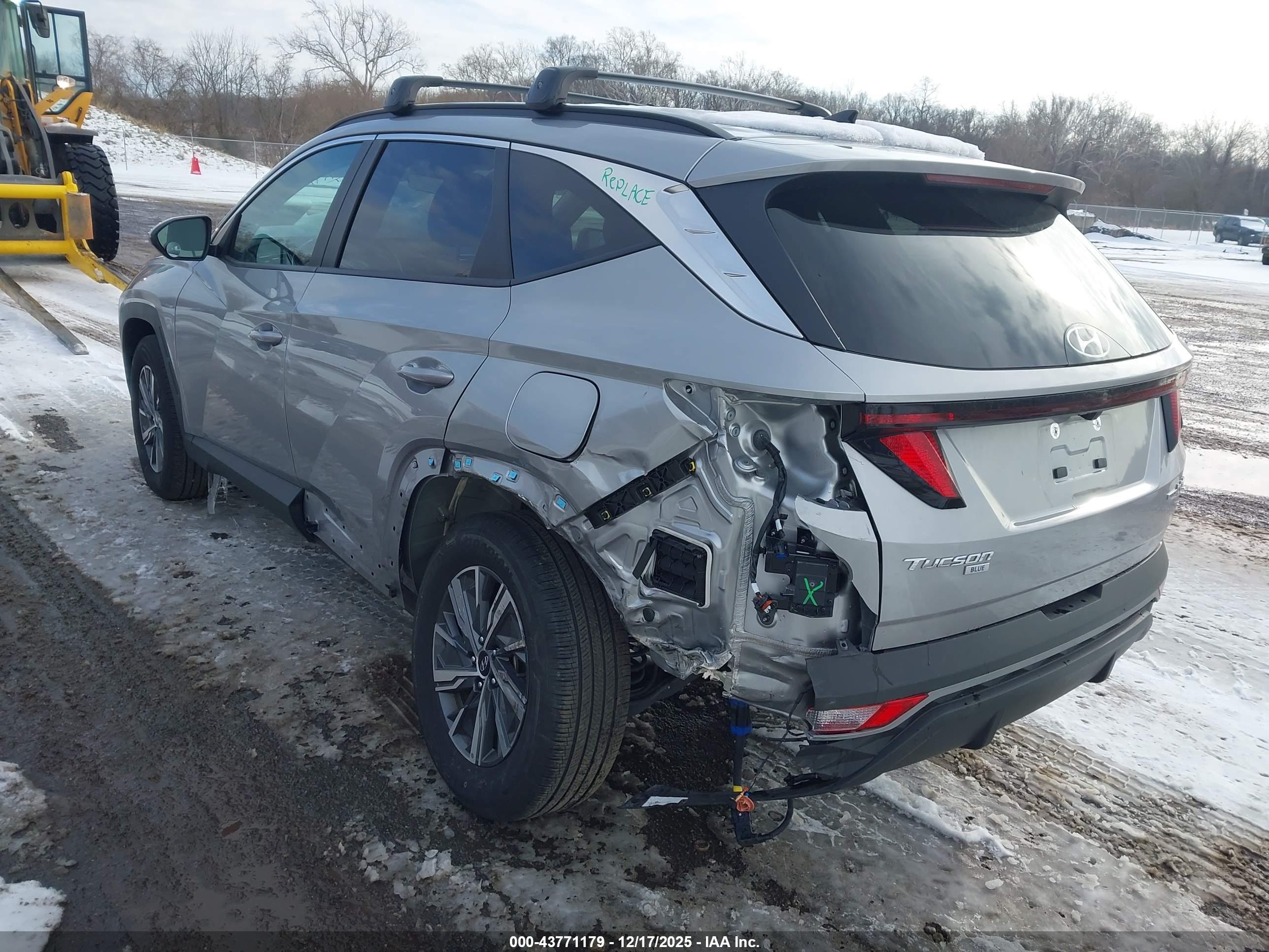 HYUNDAI TUCSON image 3