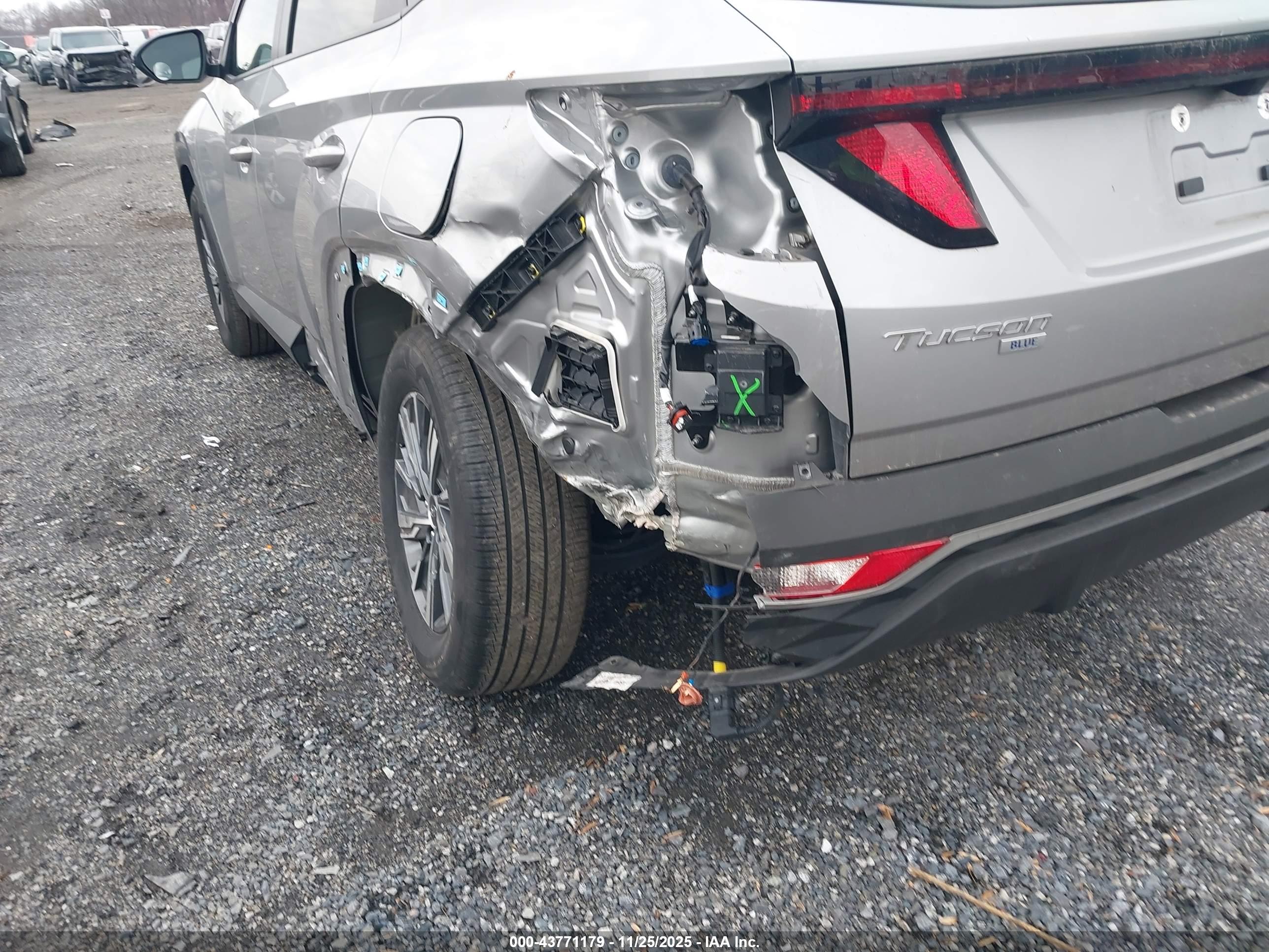 HYUNDAI TUCSON image 6
