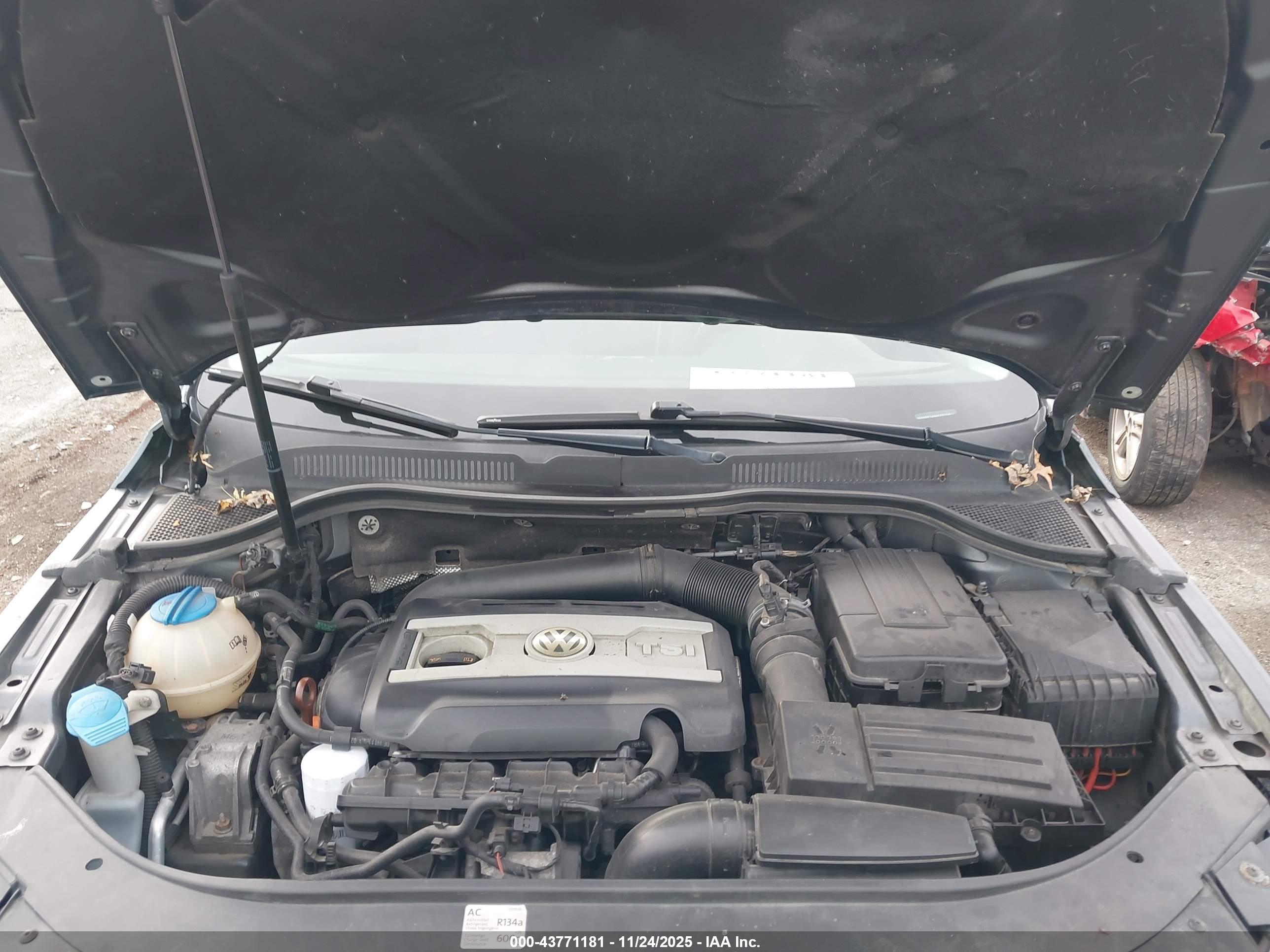 VOLKSWAGEN CC image 10