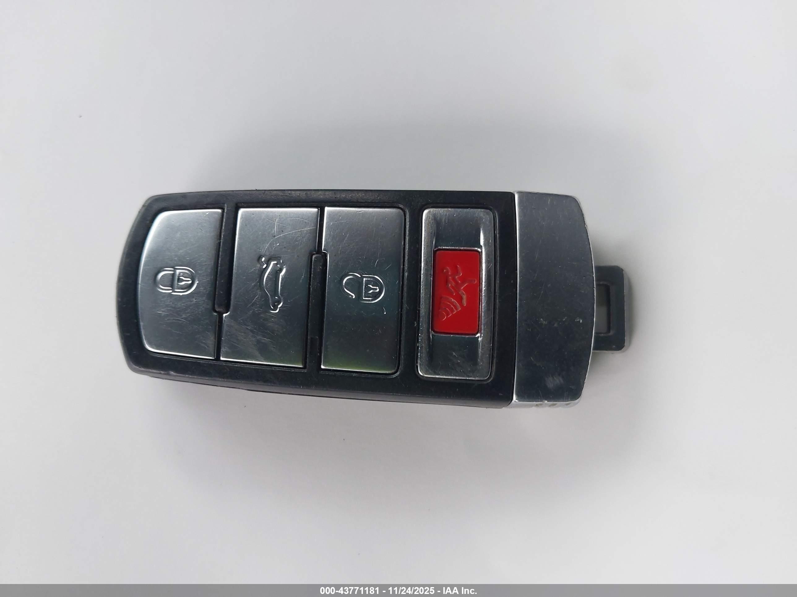 VOLKSWAGEN CC image 11