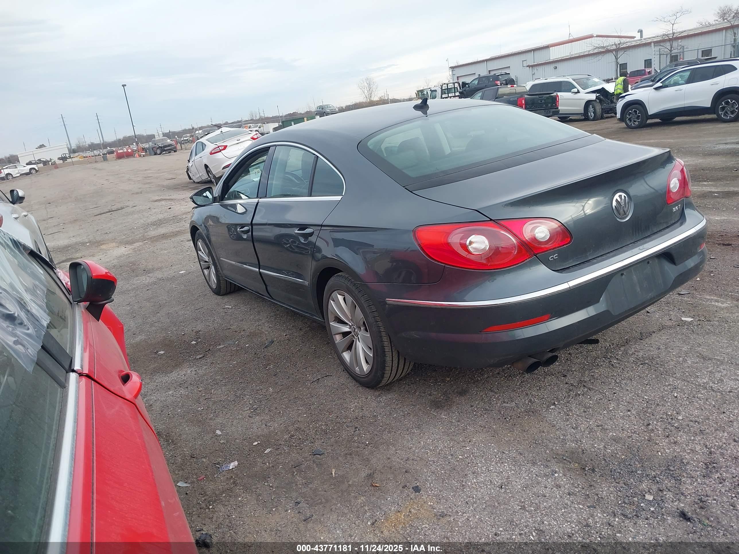 VOLKSWAGEN CC image 3