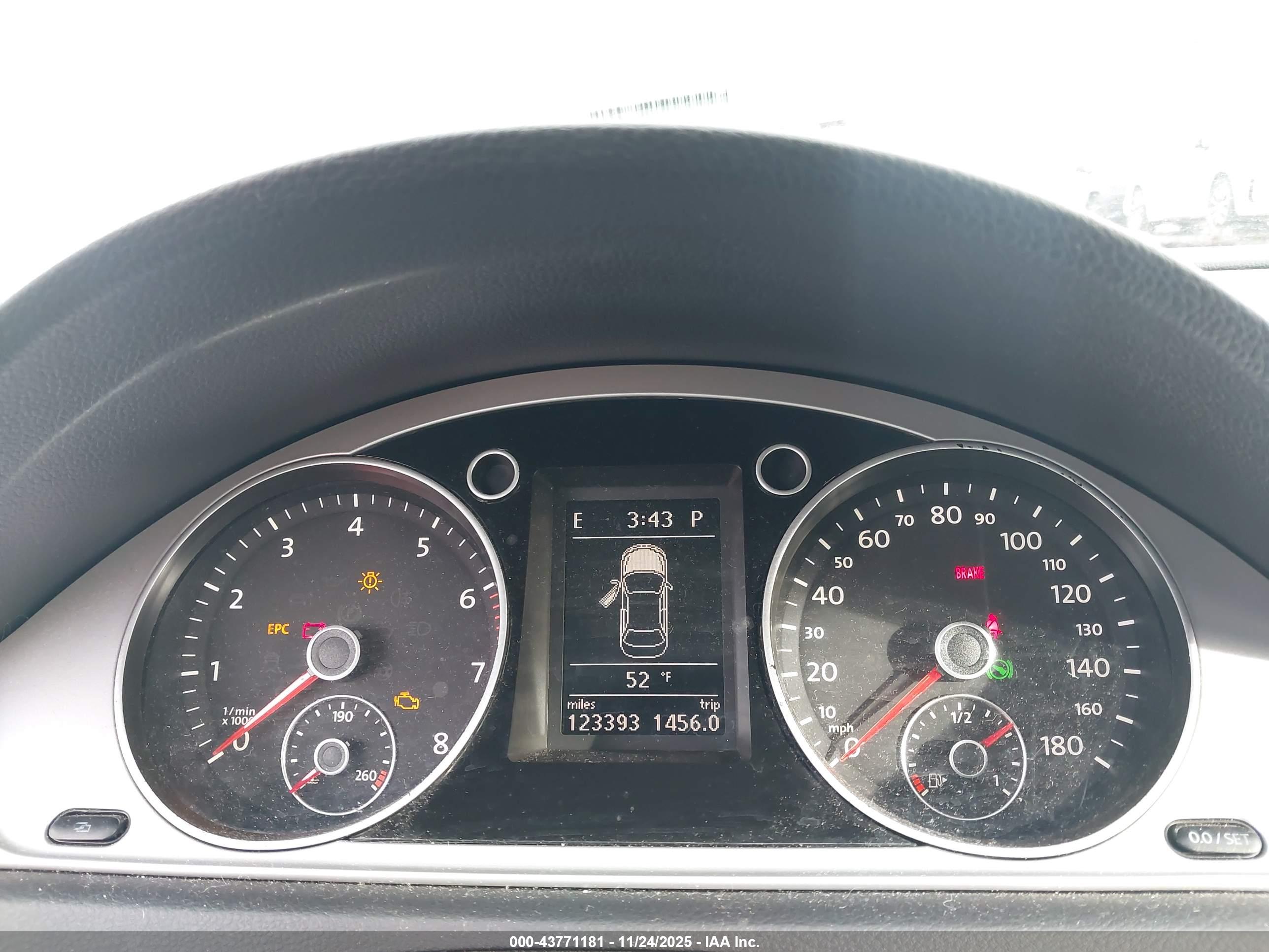 VOLKSWAGEN CC image 7