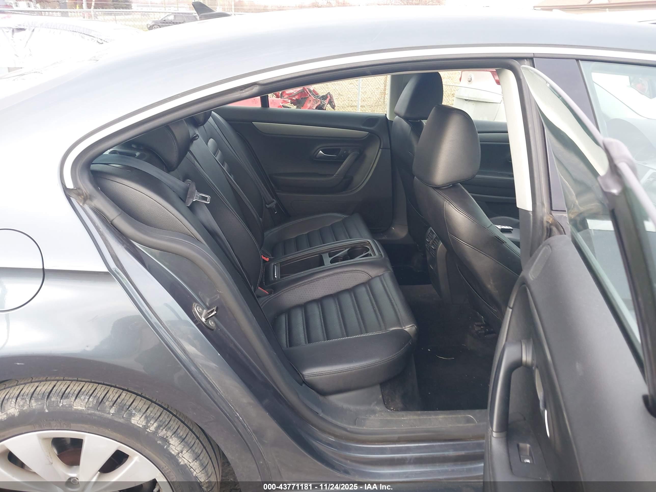 VOLKSWAGEN CC image 8