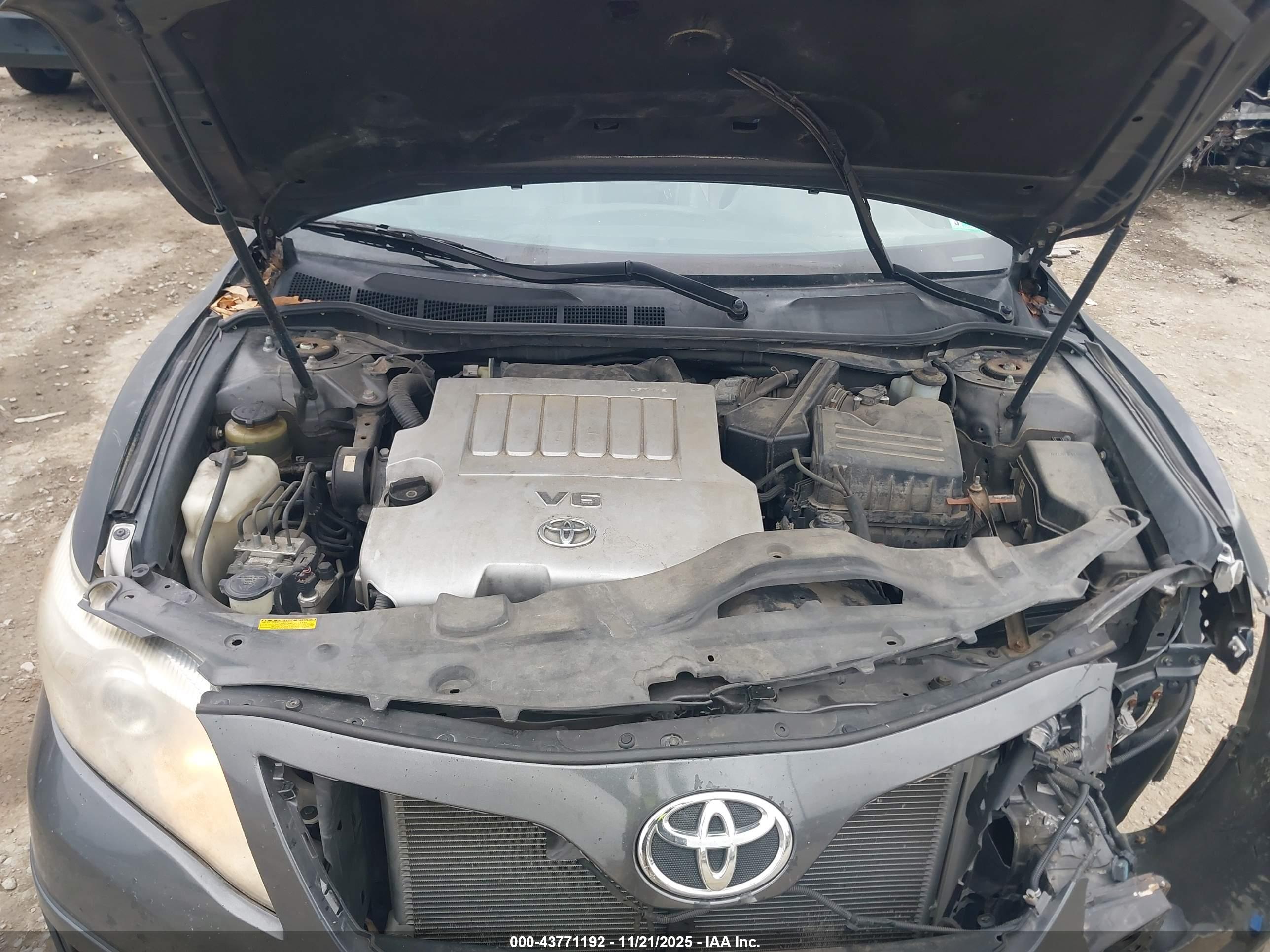 TOYOTA CAMRY image 10