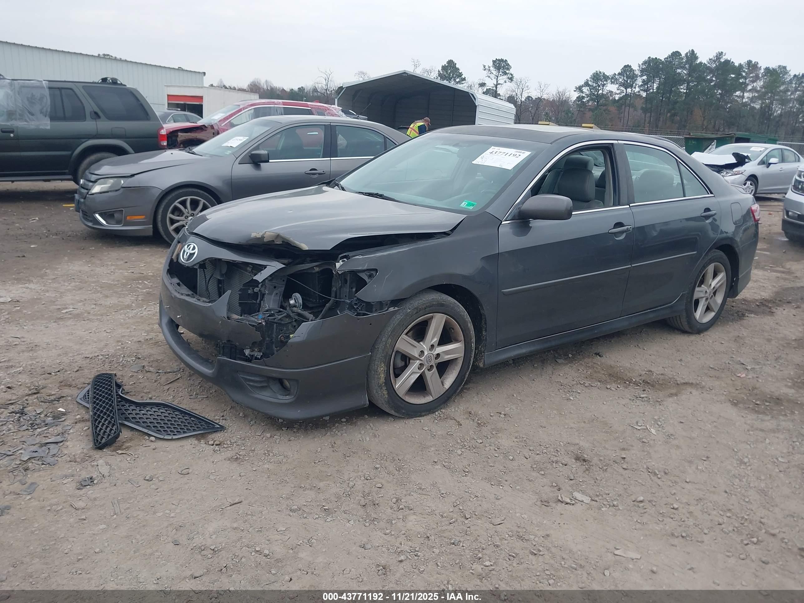 TOYOTA CAMRY image 2