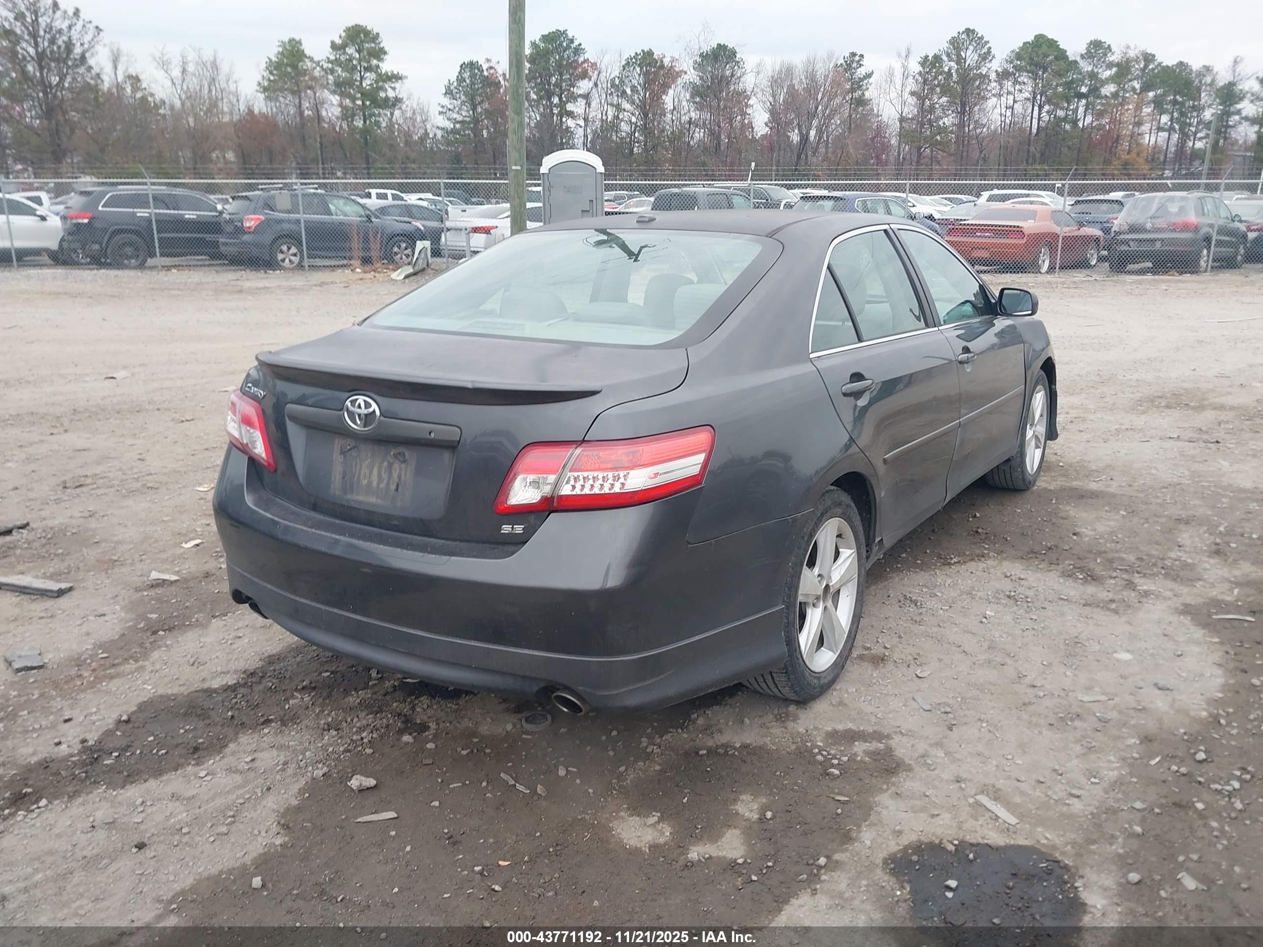 TOYOTA CAMRY image 4