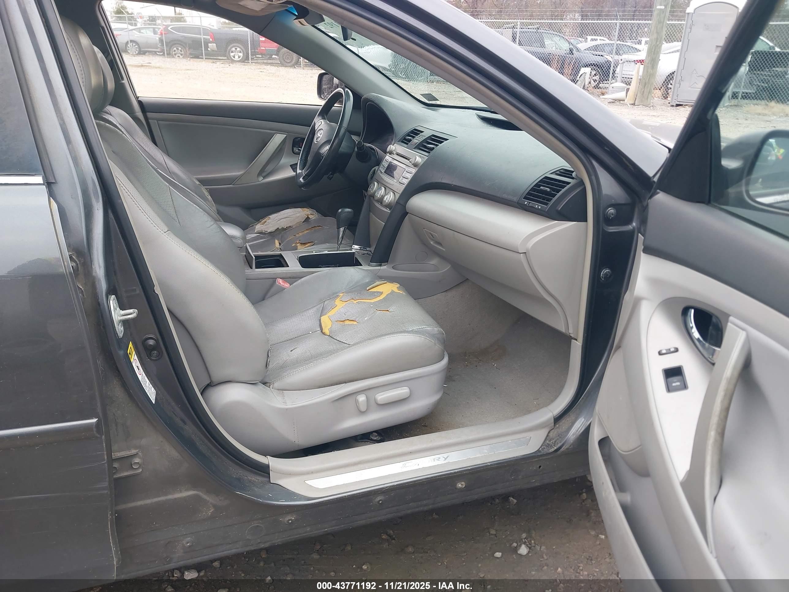 TOYOTA CAMRY image 5