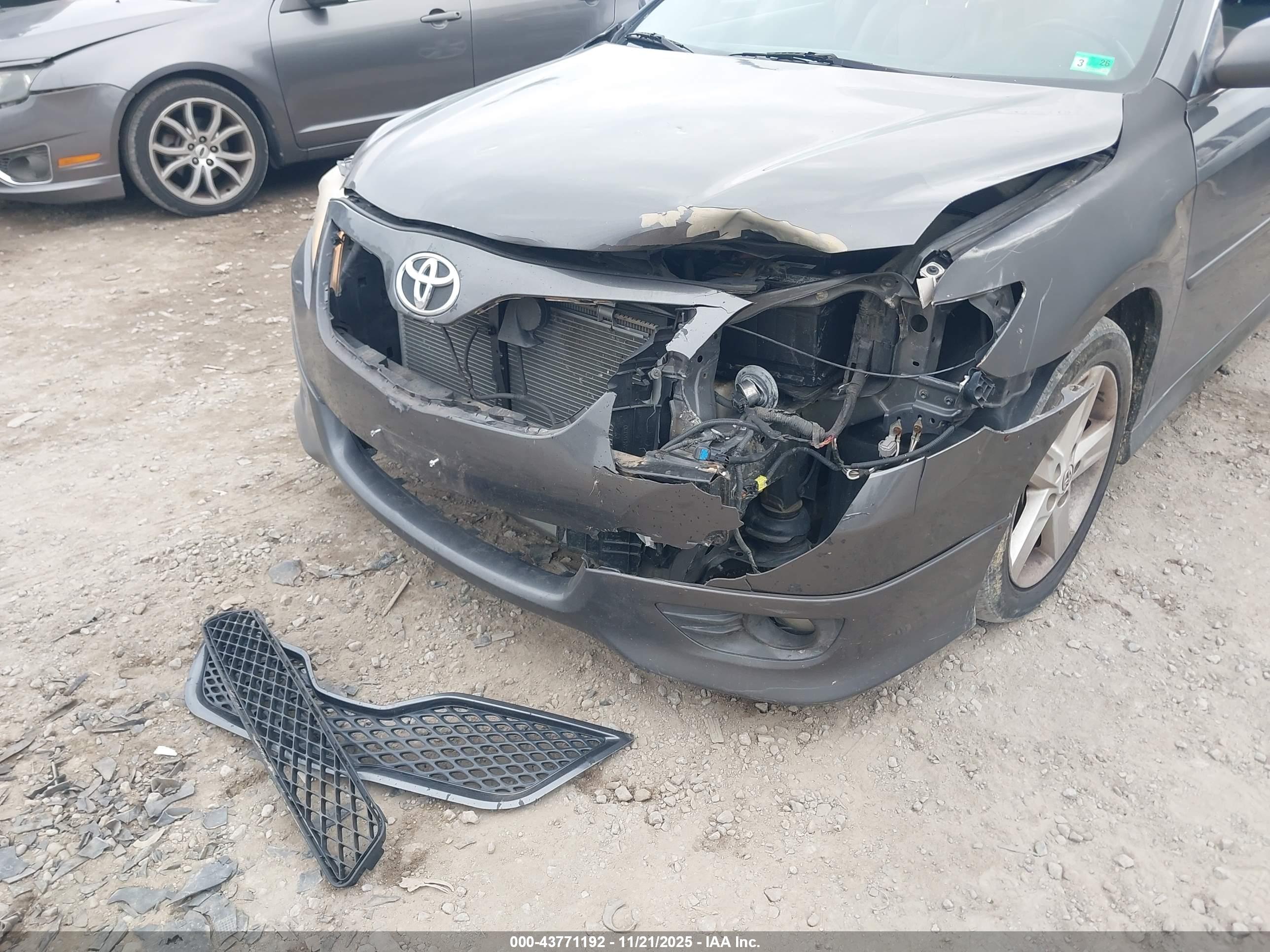 TOYOTA CAMRY image 6