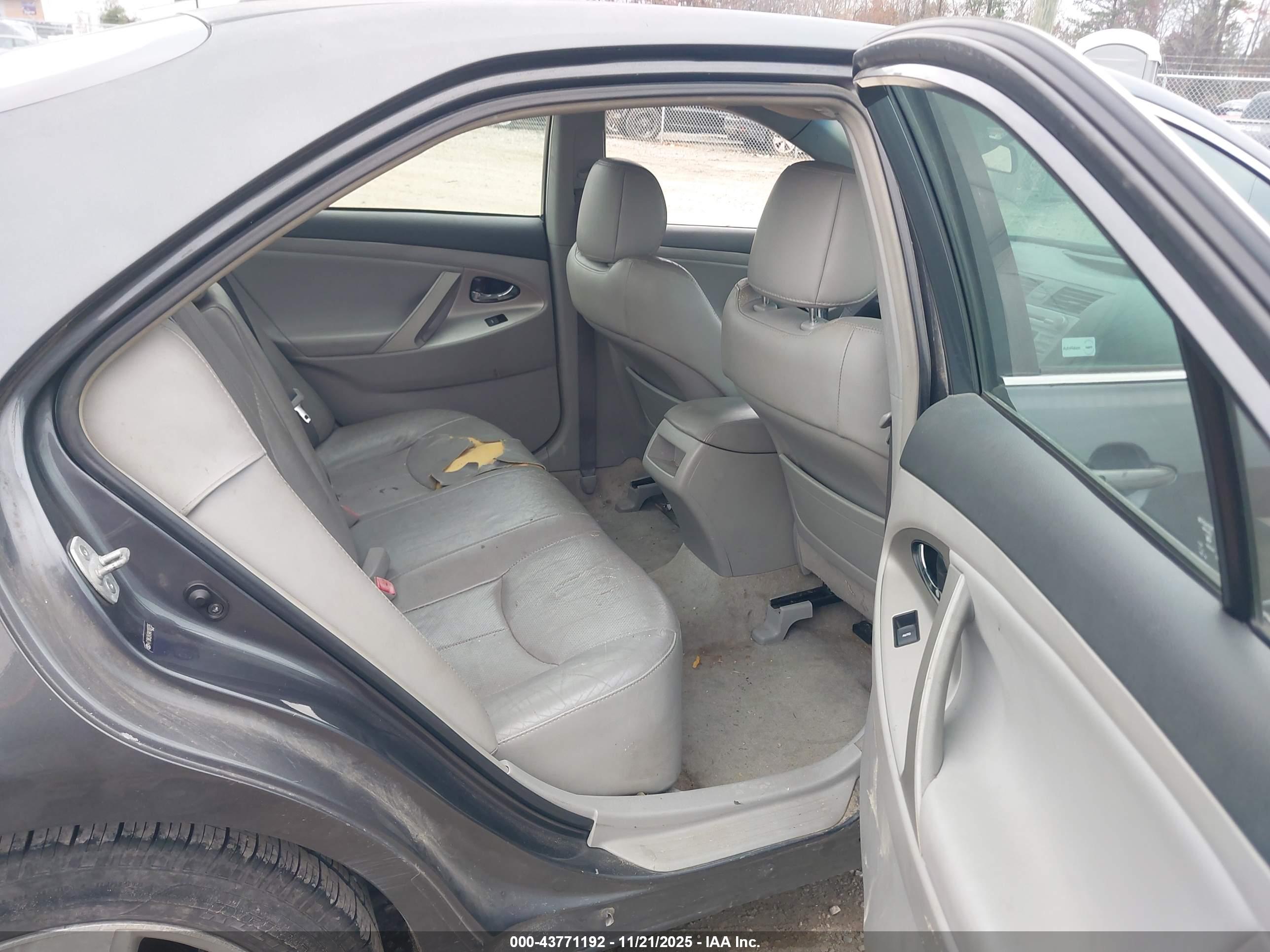 TOYOTA CAMRY image 8