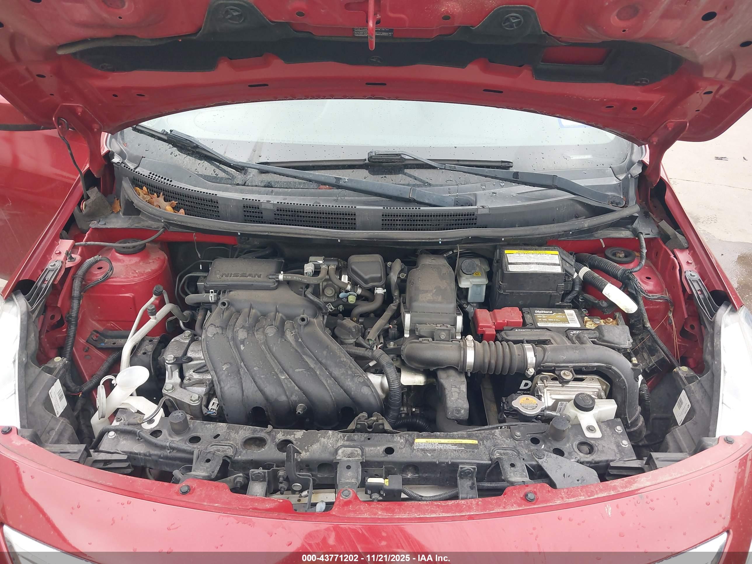 NISSAN VERSA image 10