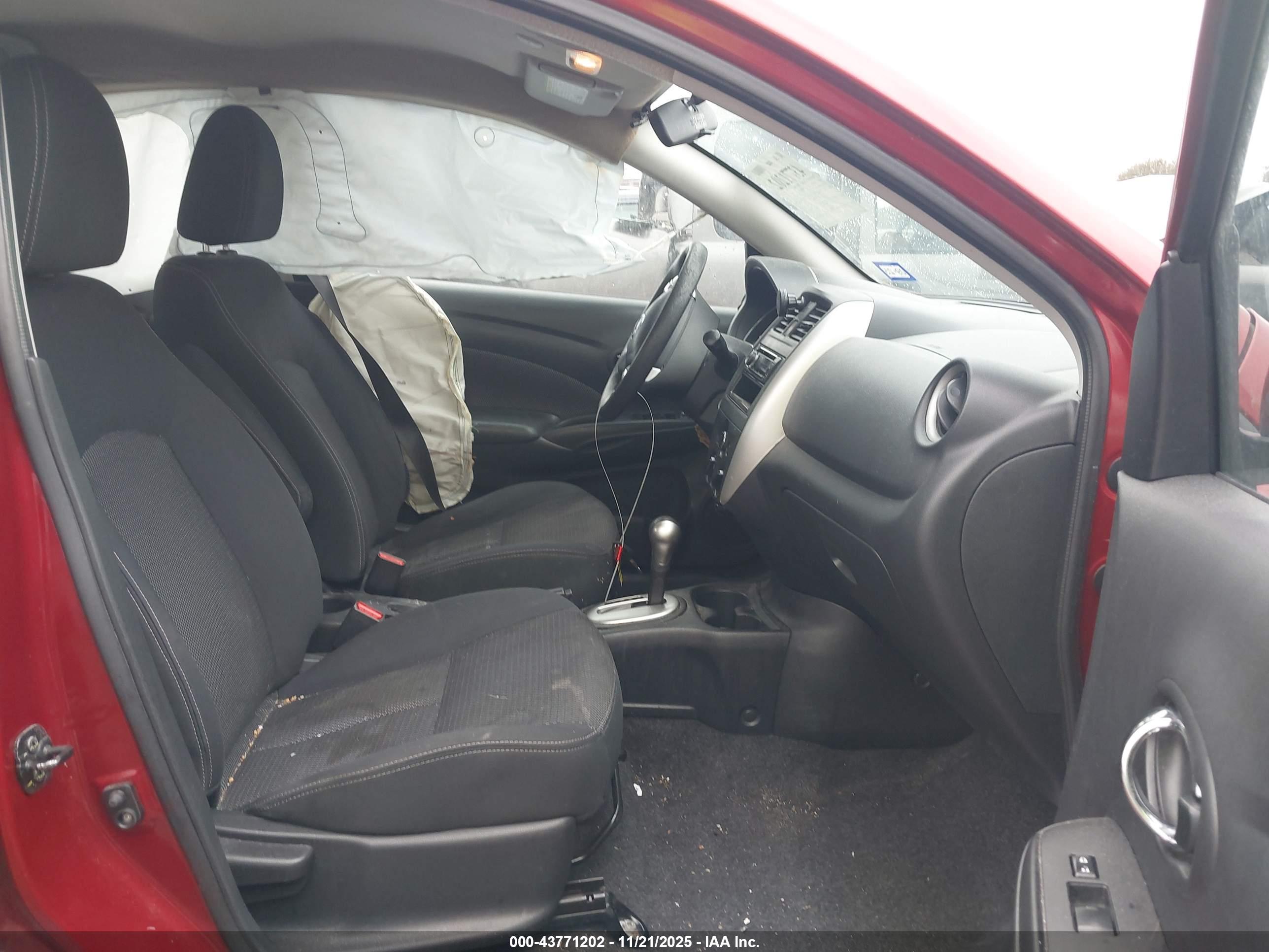 NISSAN VERSA image 5