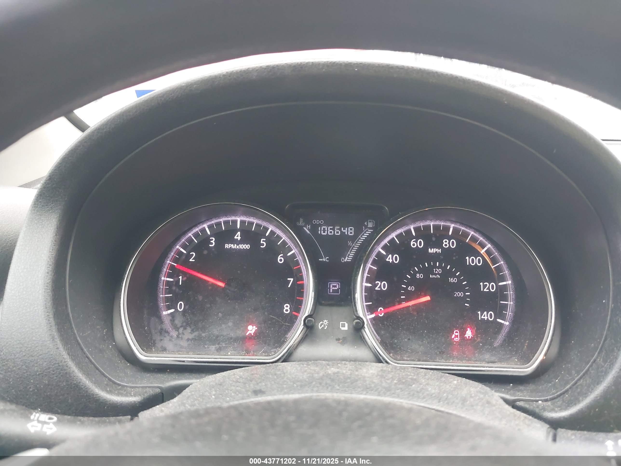 NISSAN VERSA image 7